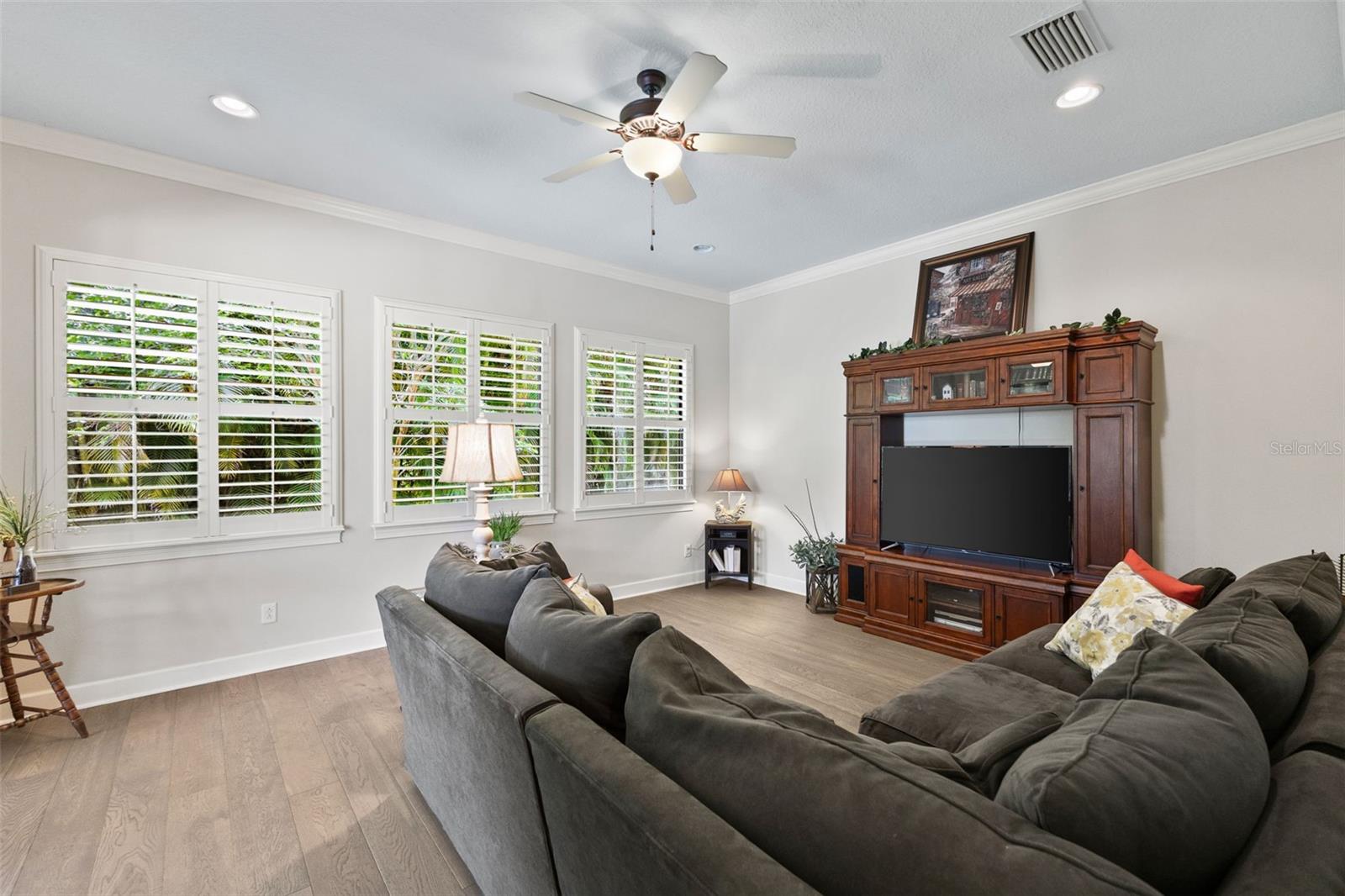 2152 MAJESTIC OAKS BLVD