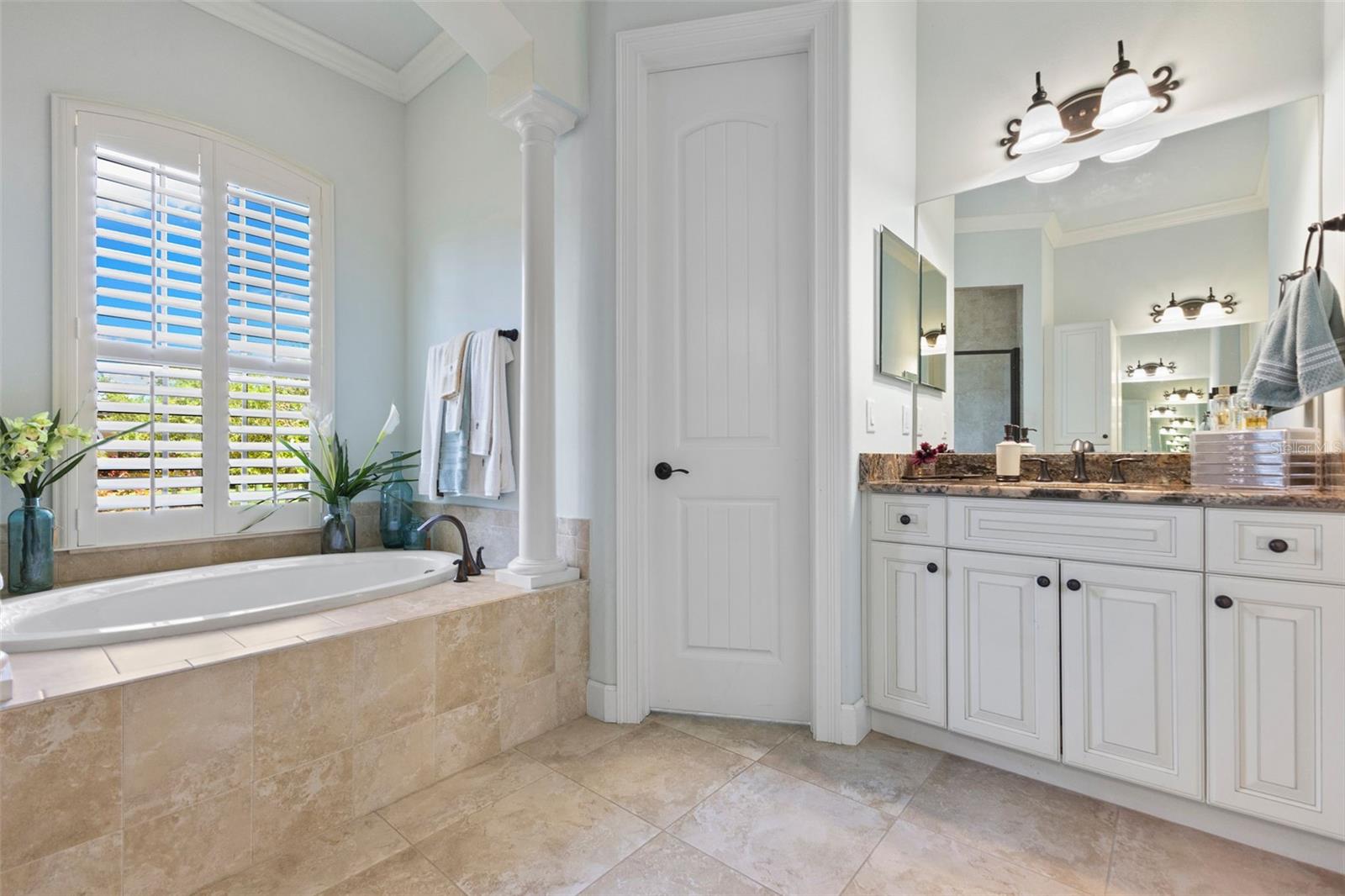 2152 MAJESTIC OAKS BLVD