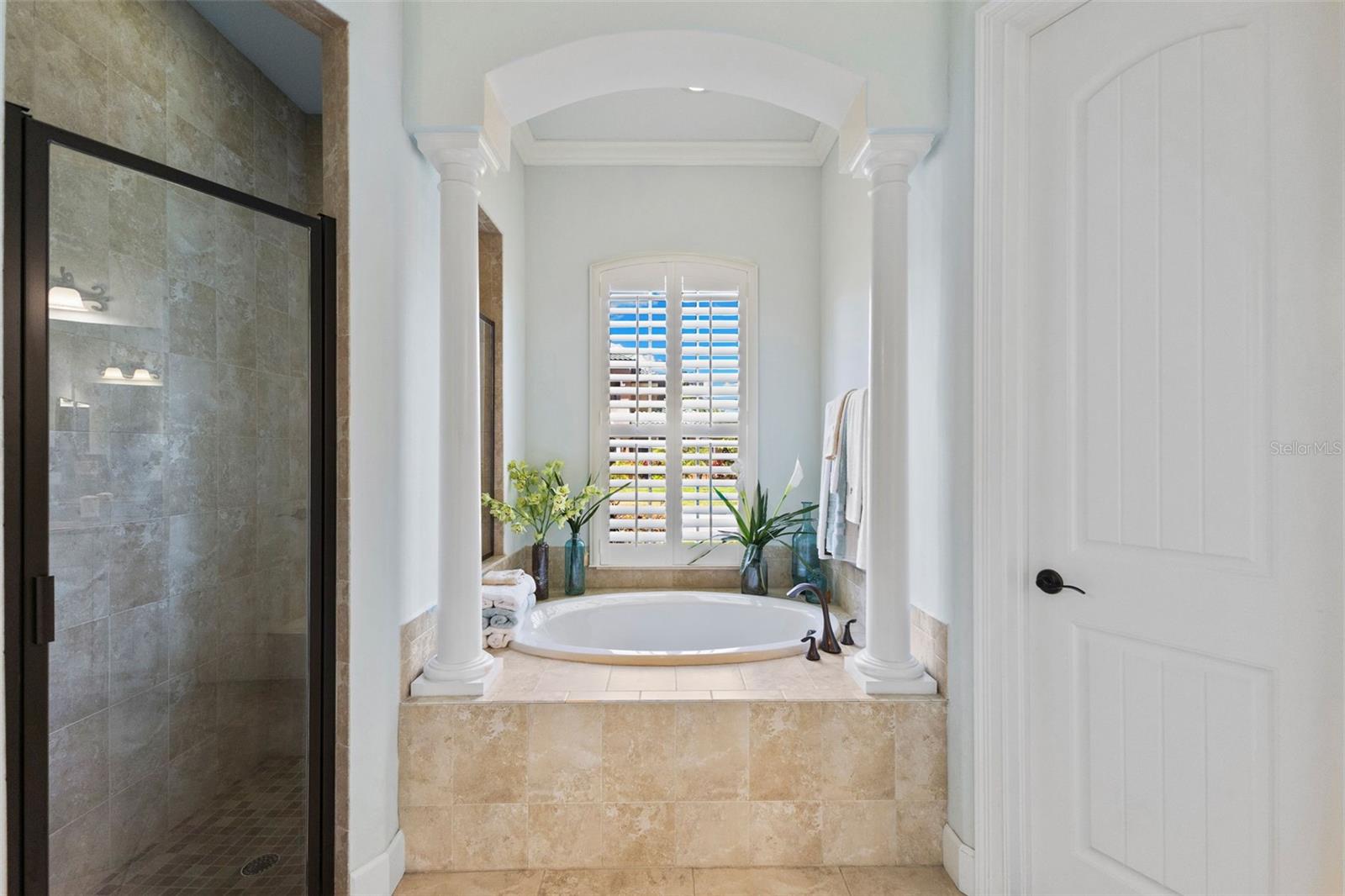 2152 MAJESTIC OAKS BLVD