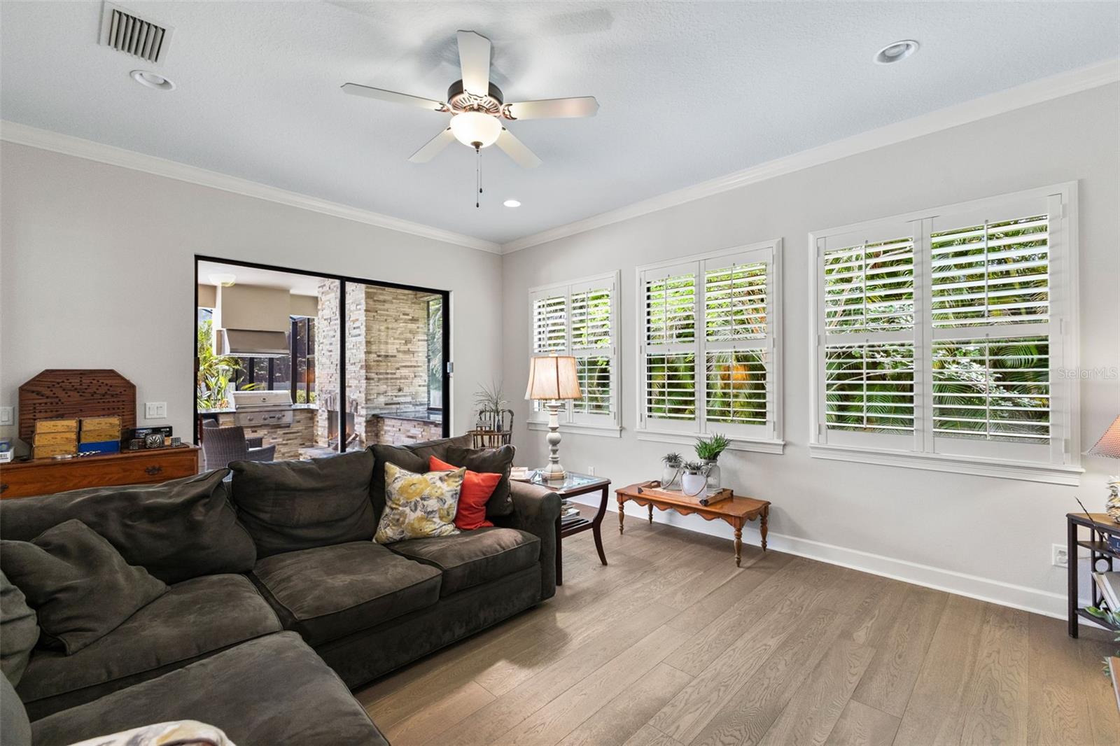 2152 MAJESTIC OAKS BLVD