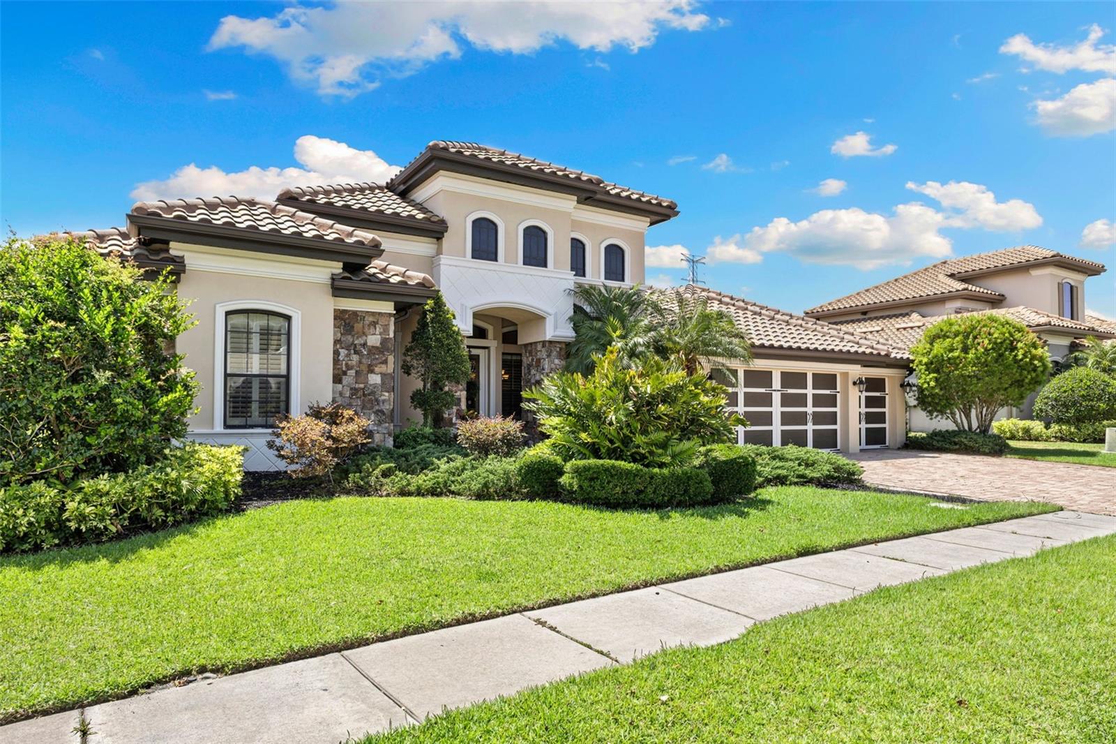 2152 MAJESTIC OAKS BLVD