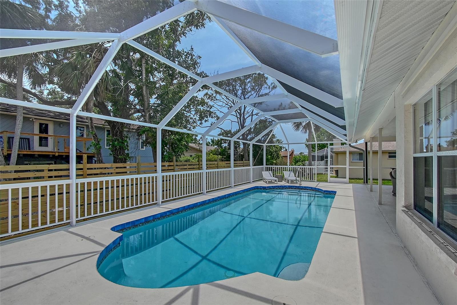 1626 RIDGEWOOD LN