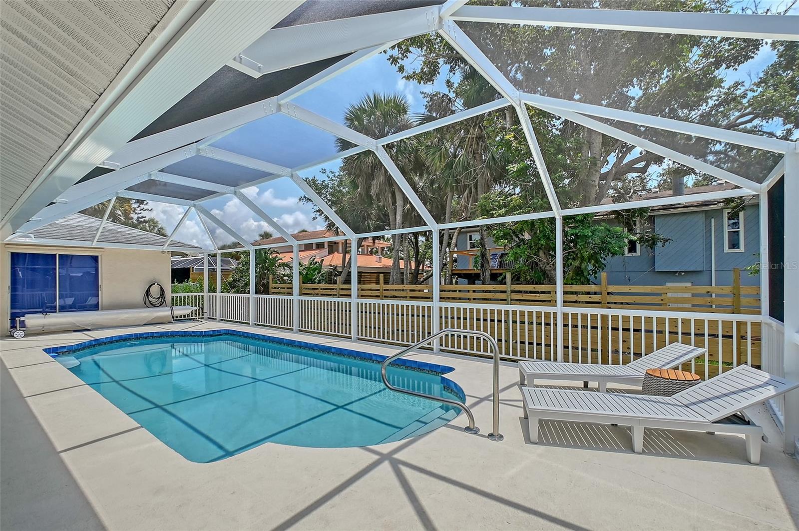 1626 RIDGEWOOD LN
