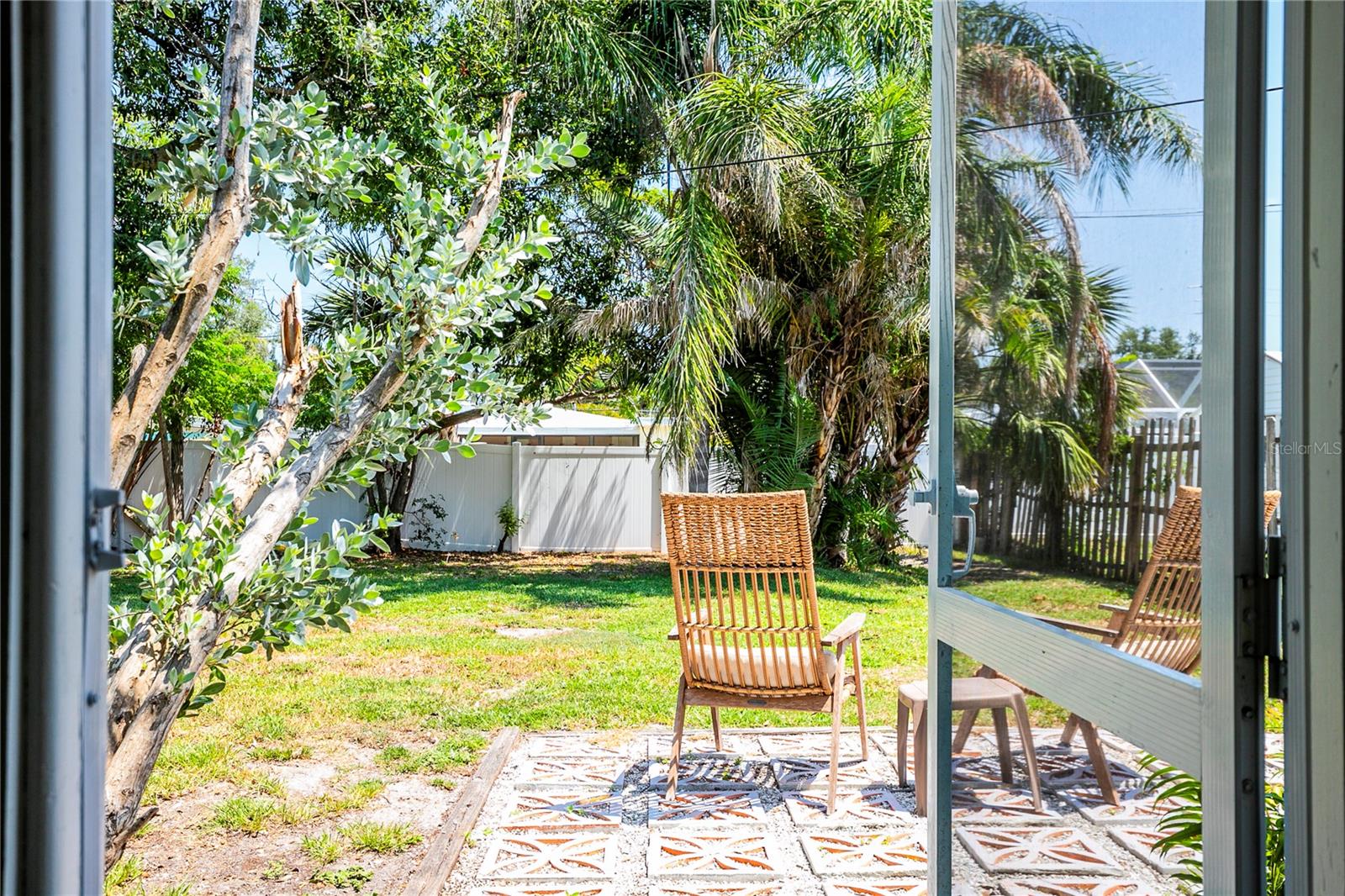 302 PAVONIA RD