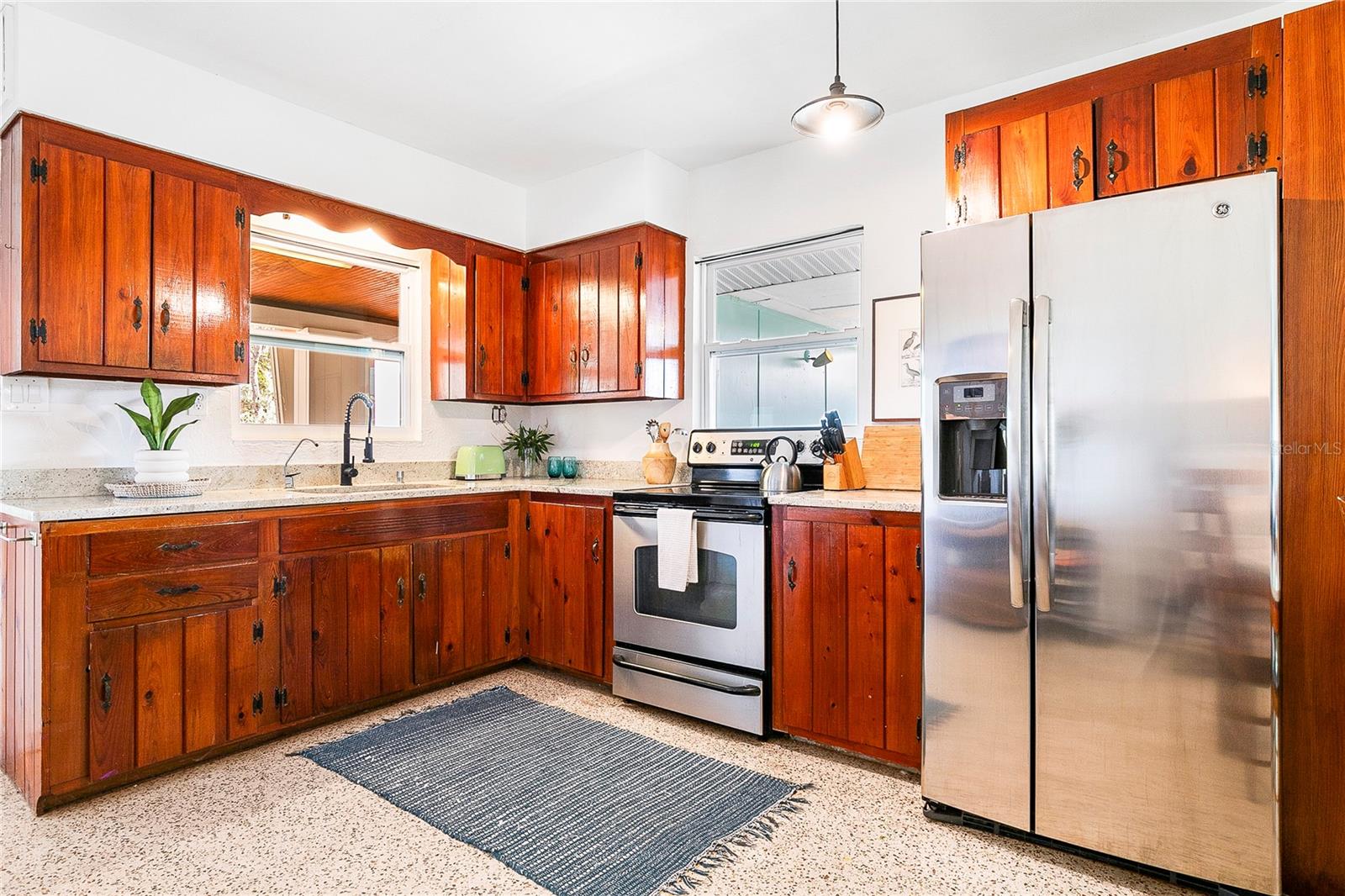302 PAVONIA RD