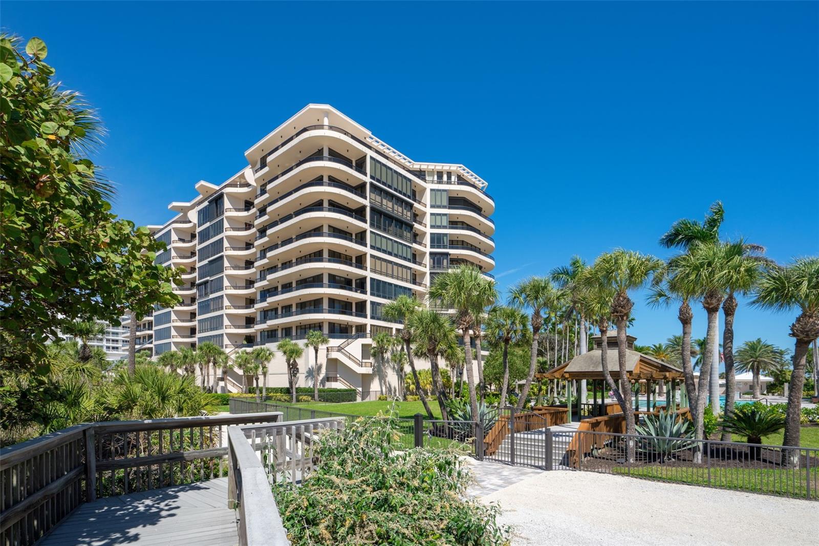 435 L AMBIANCE DR #PH-J