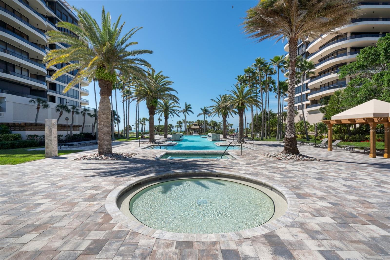 435 L AMBIANCE DR #PH-J