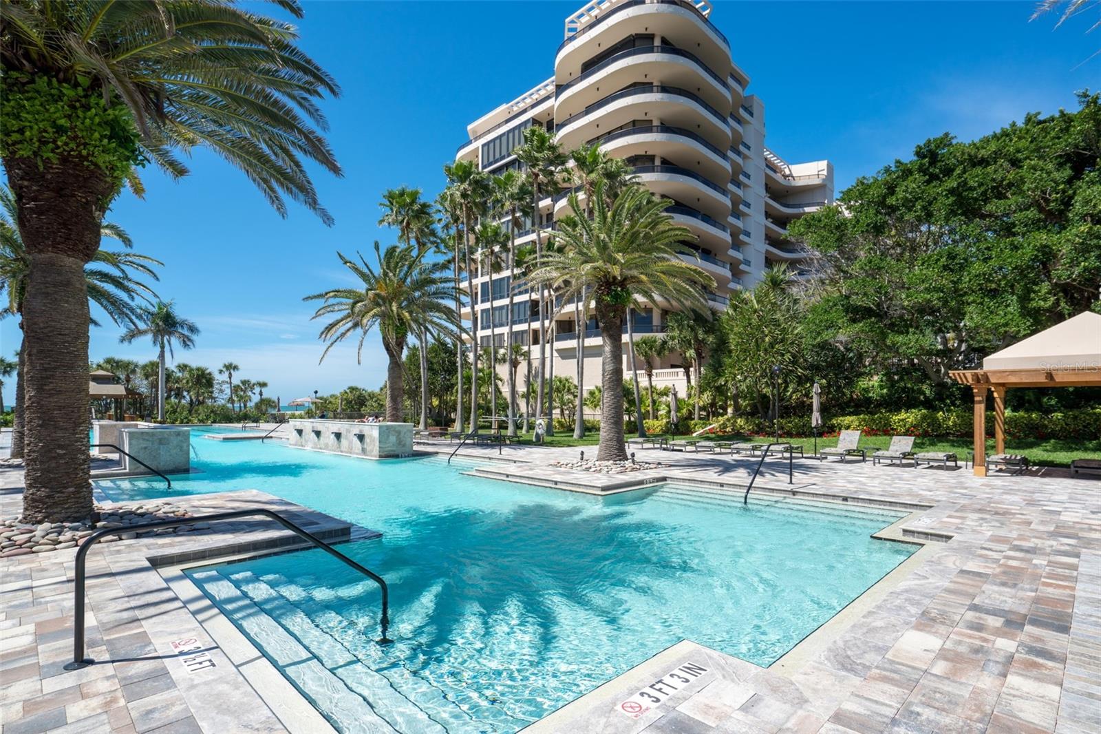 435 L AMBIANCE DR #PH-J