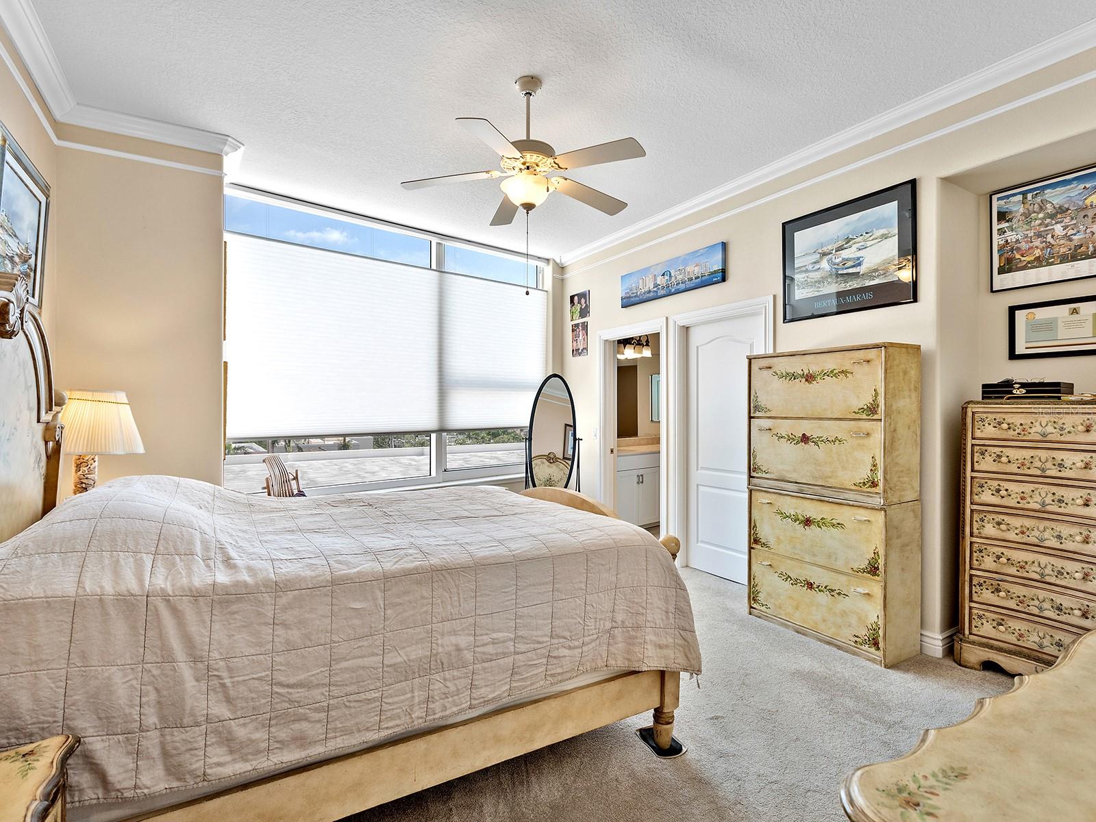 1233 N GULFSTREAM AVE #401