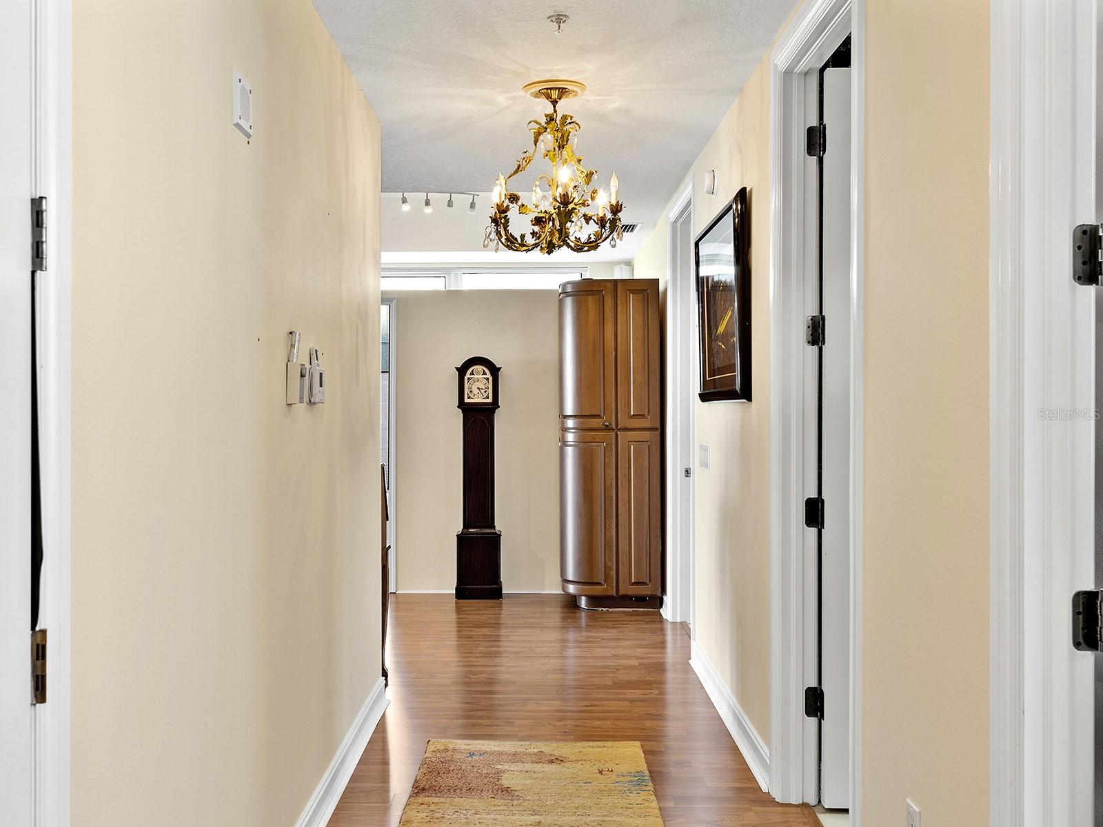 1233 N GULFSTREAM AVE #401