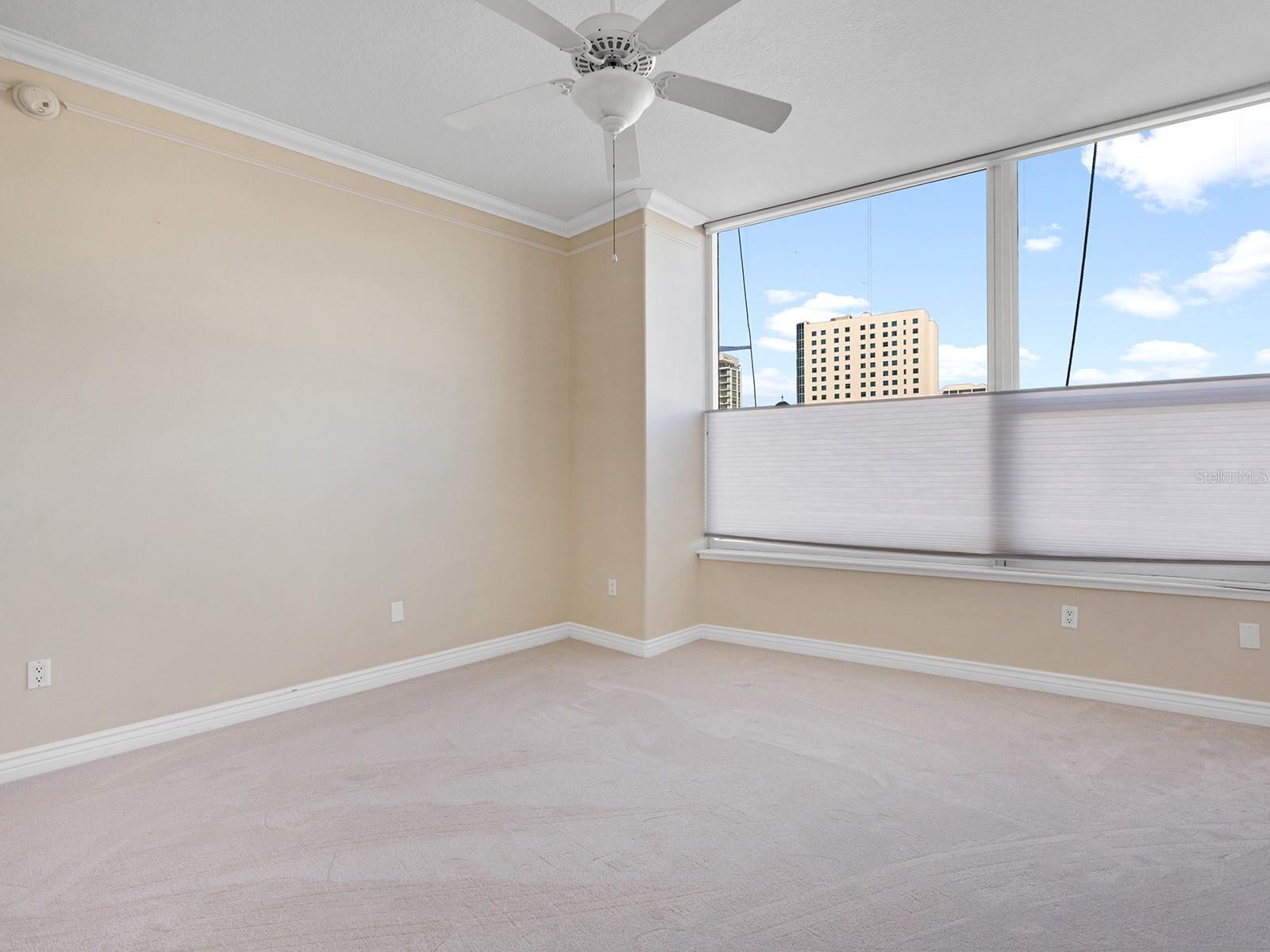 1233 N GULFSTREAM AVE #401