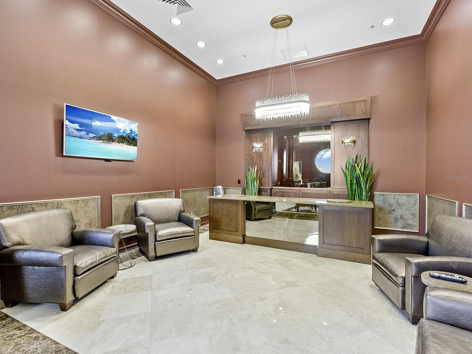 1233 N GULFSTREAM AVE #401