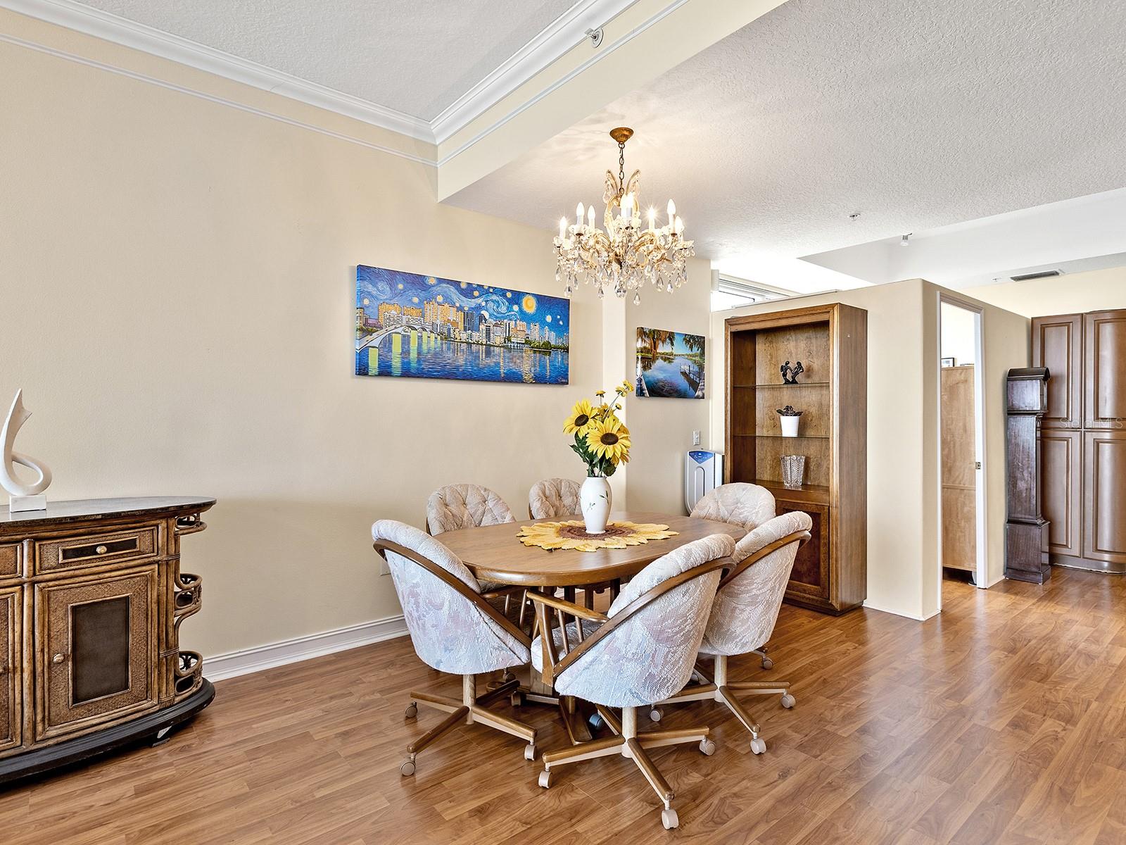 1233 N GULFSTREAM AVE #401