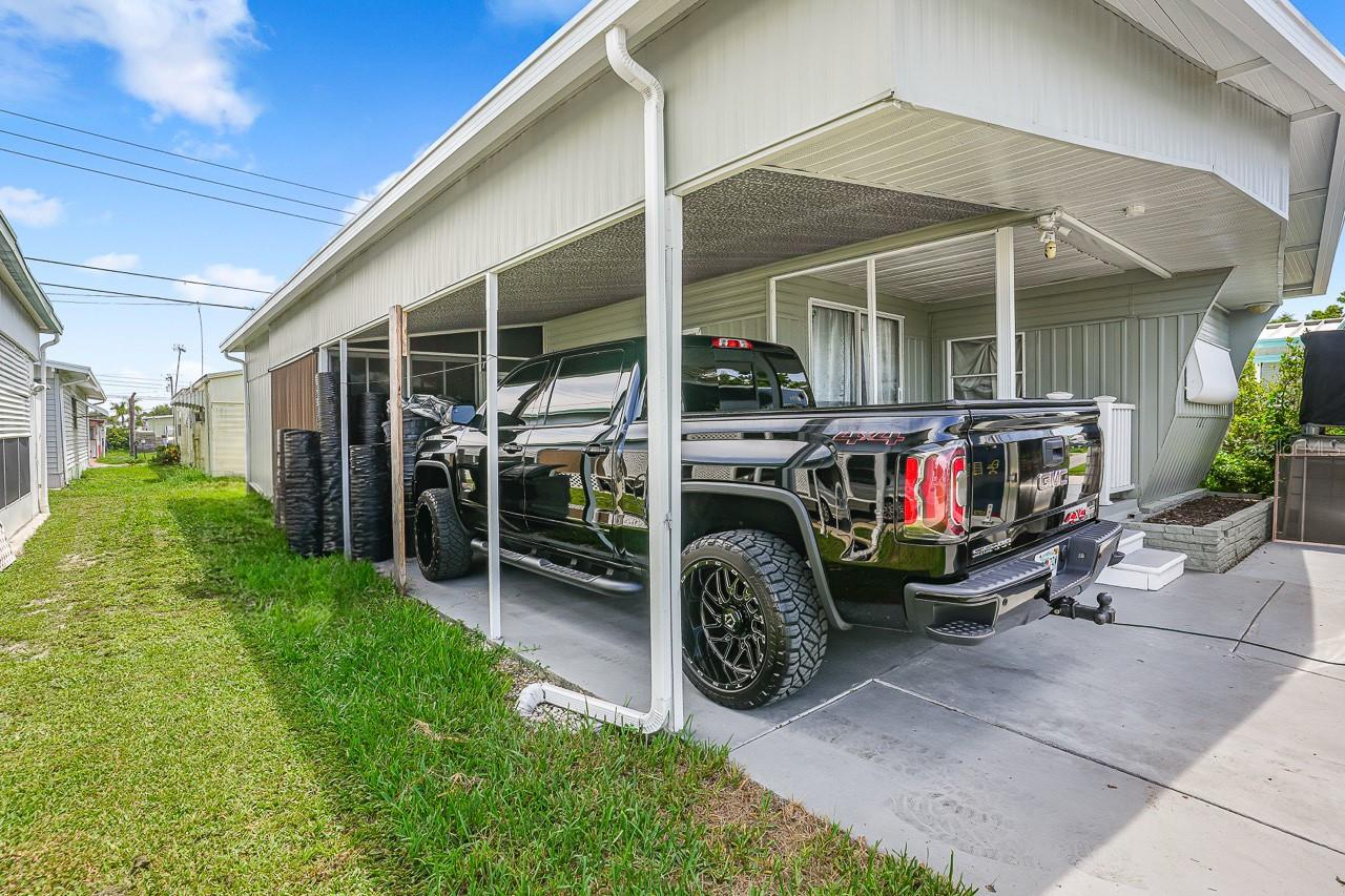 719 50TH AVENUE TER W