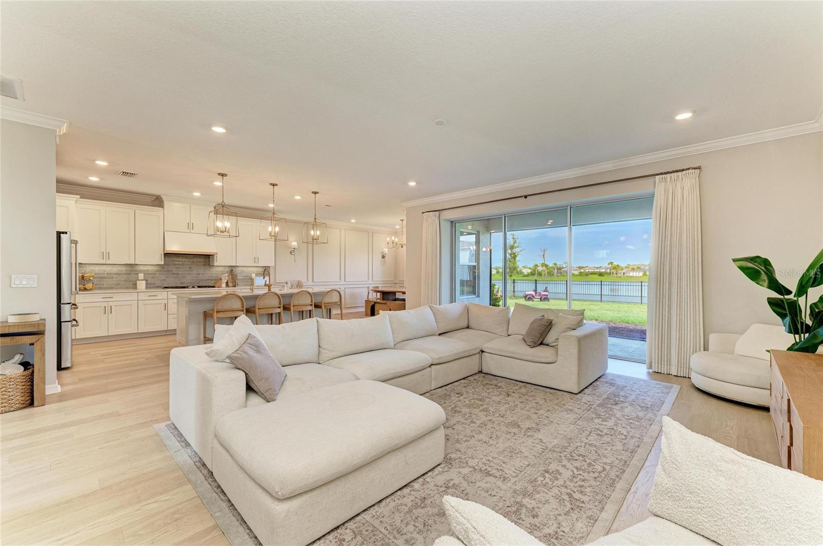 9109 RADIANT CIR