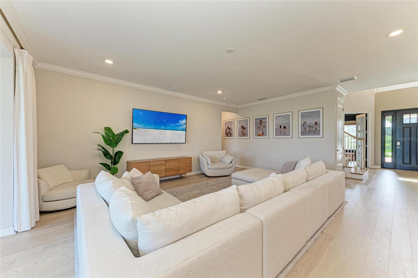 9109 RADIANT CIR