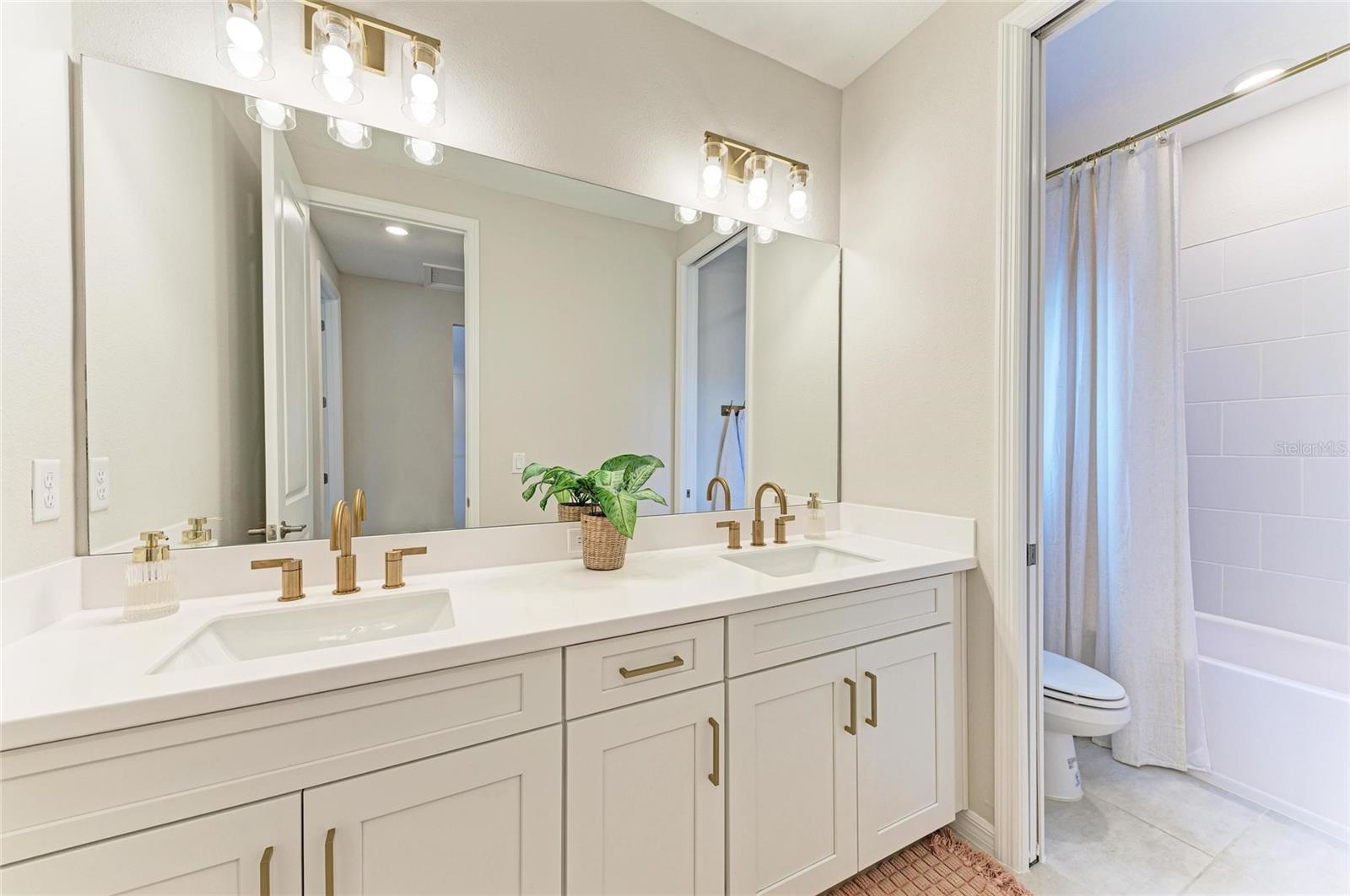 9109 RADIANT CIR