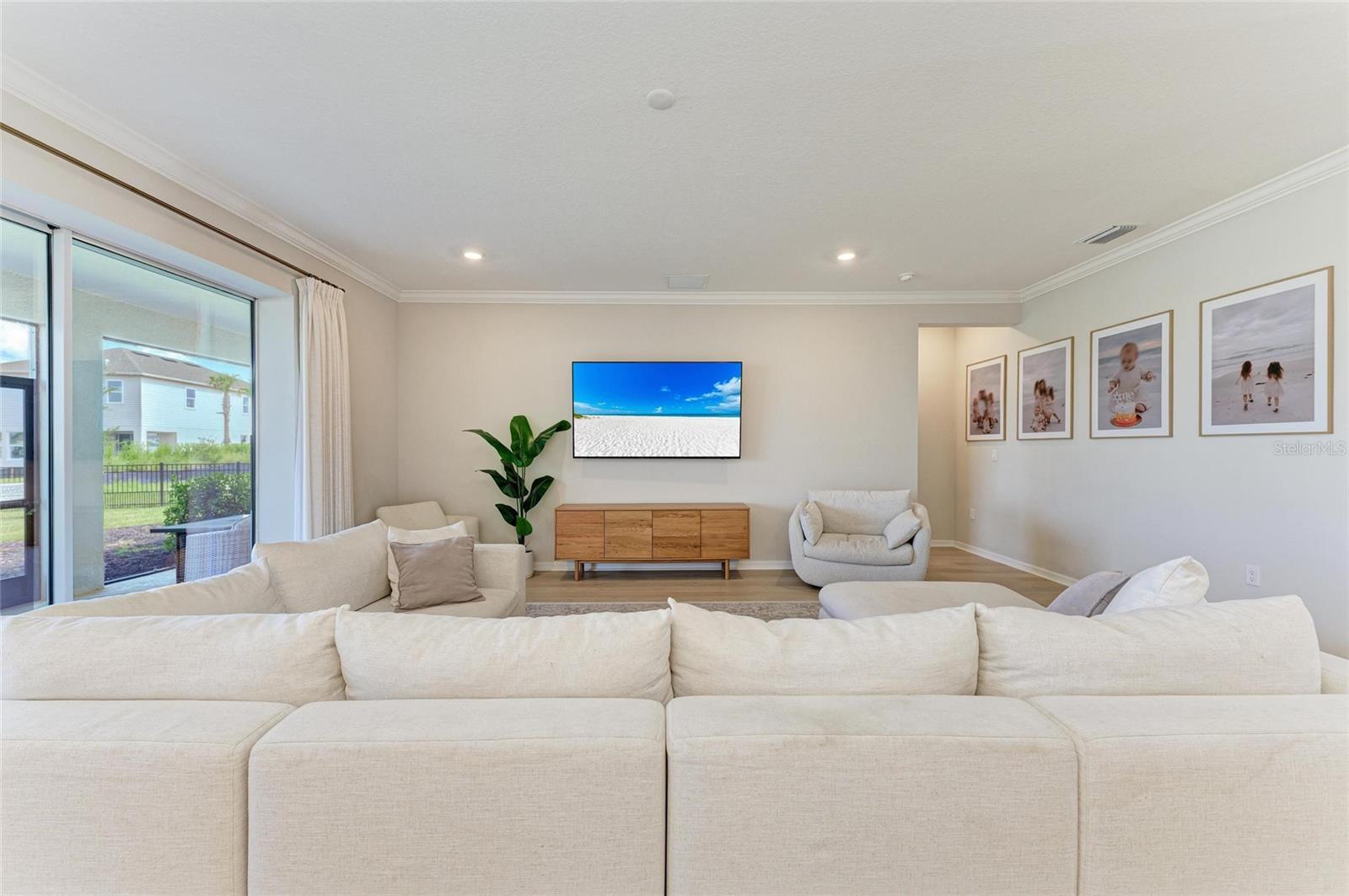 9109 RADIANT CIR