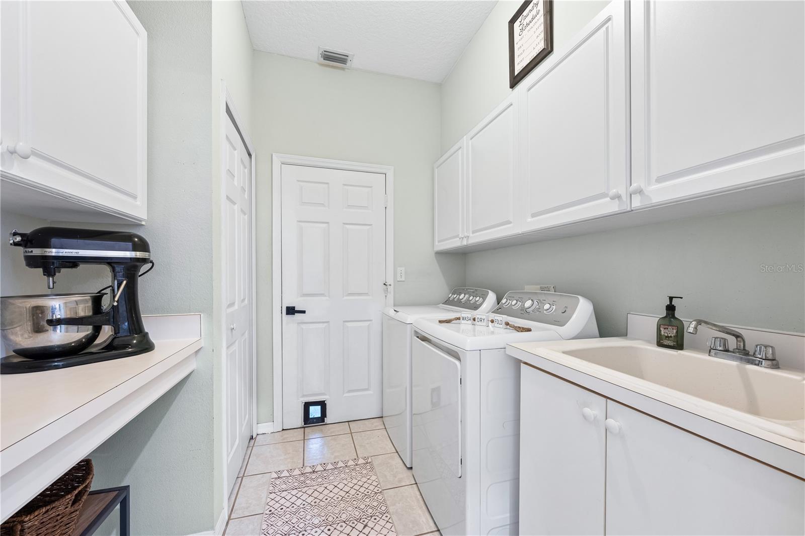 5272 SUNNYDALE CIR E