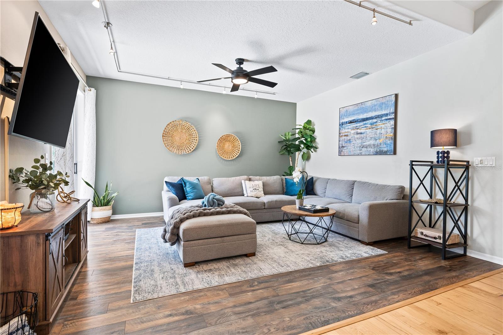 5272 SUNNYDALE CIR E