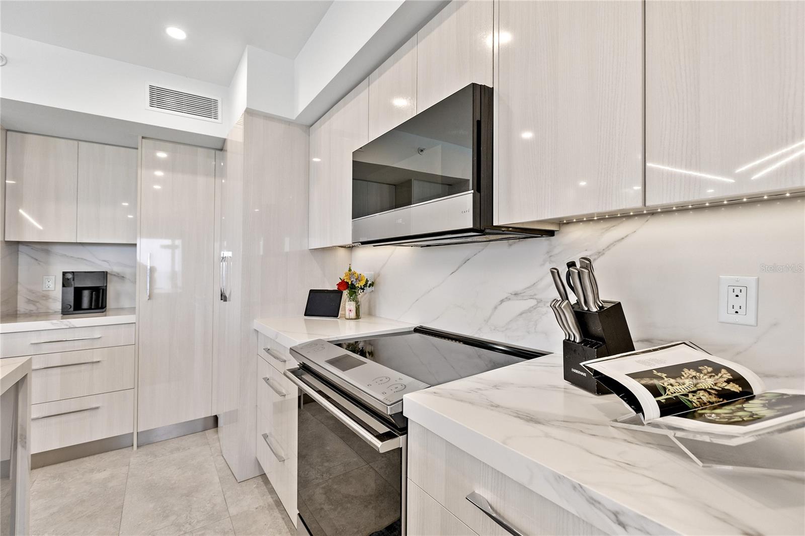 601 LONGBOAT CLUB RD #404S