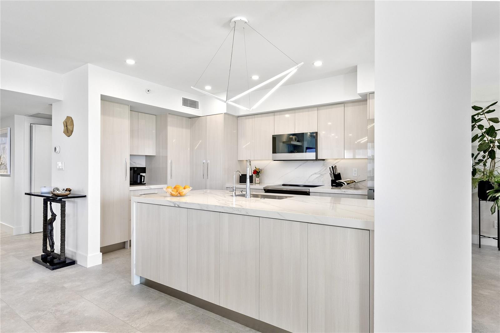 601 LONGBOAT CLUB RD #404S