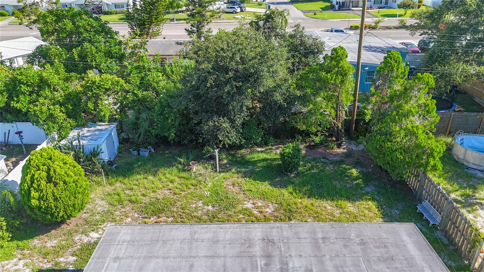 2215 N WELLESLEY DR