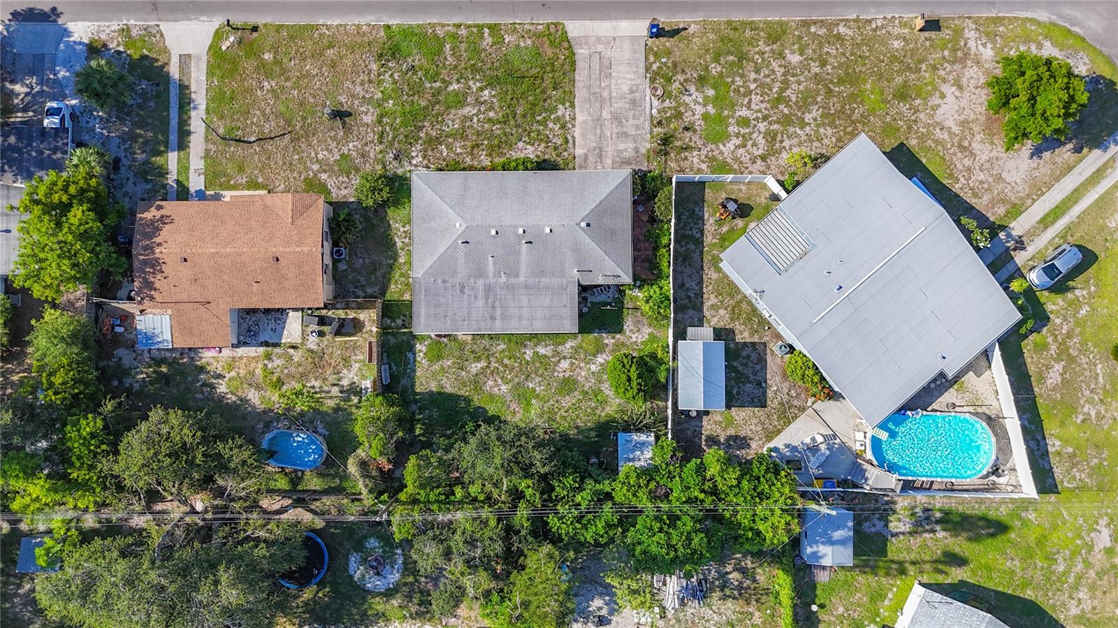 2215 N WELLESLEY DR