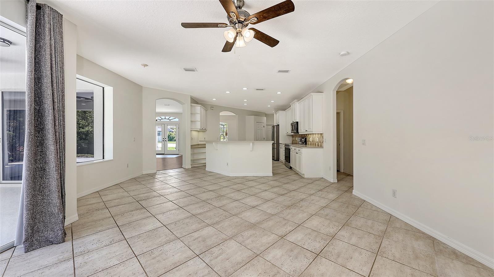 4079 GREEN TREE AVE