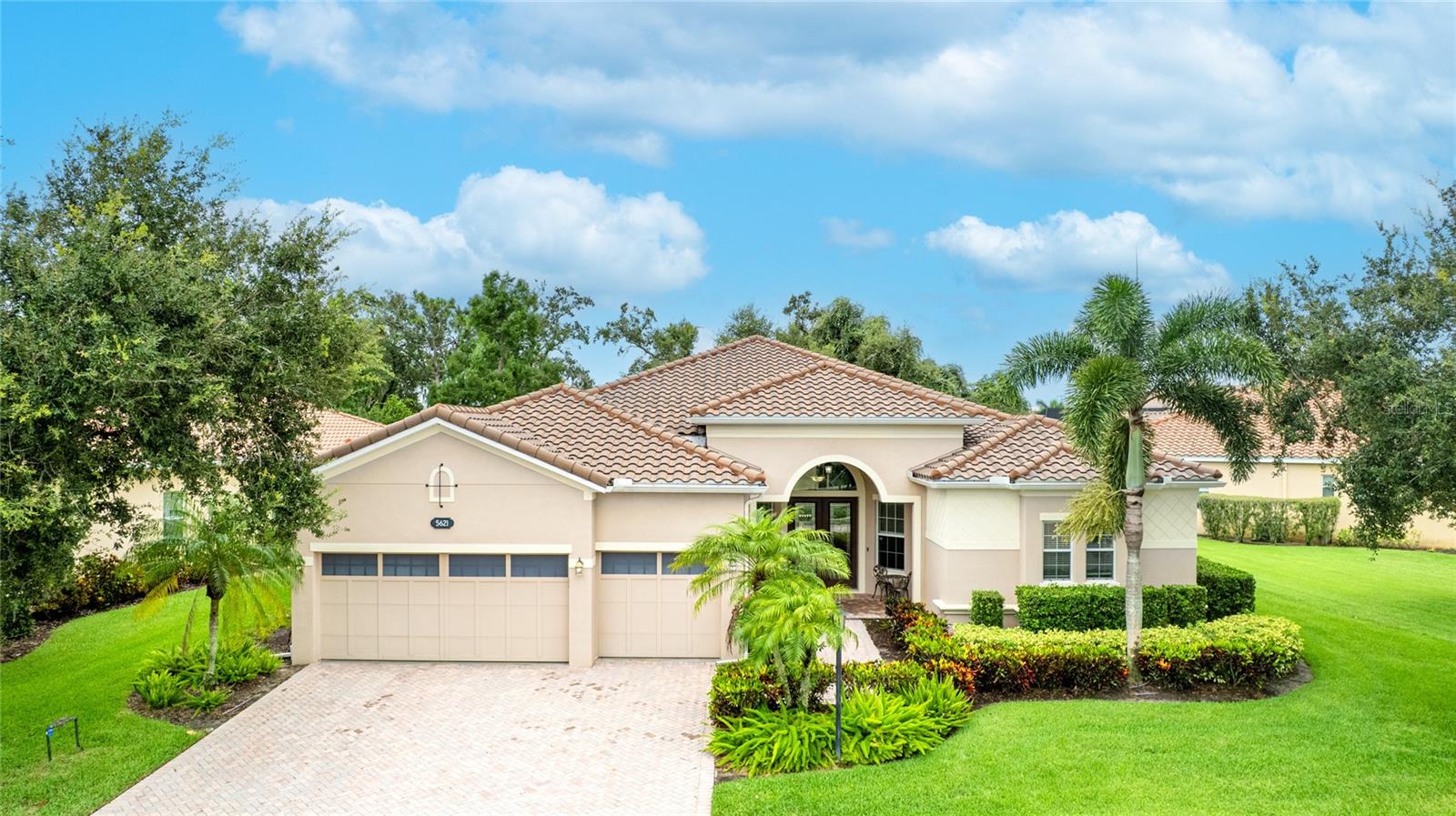 5621 ROCK DOVE DR