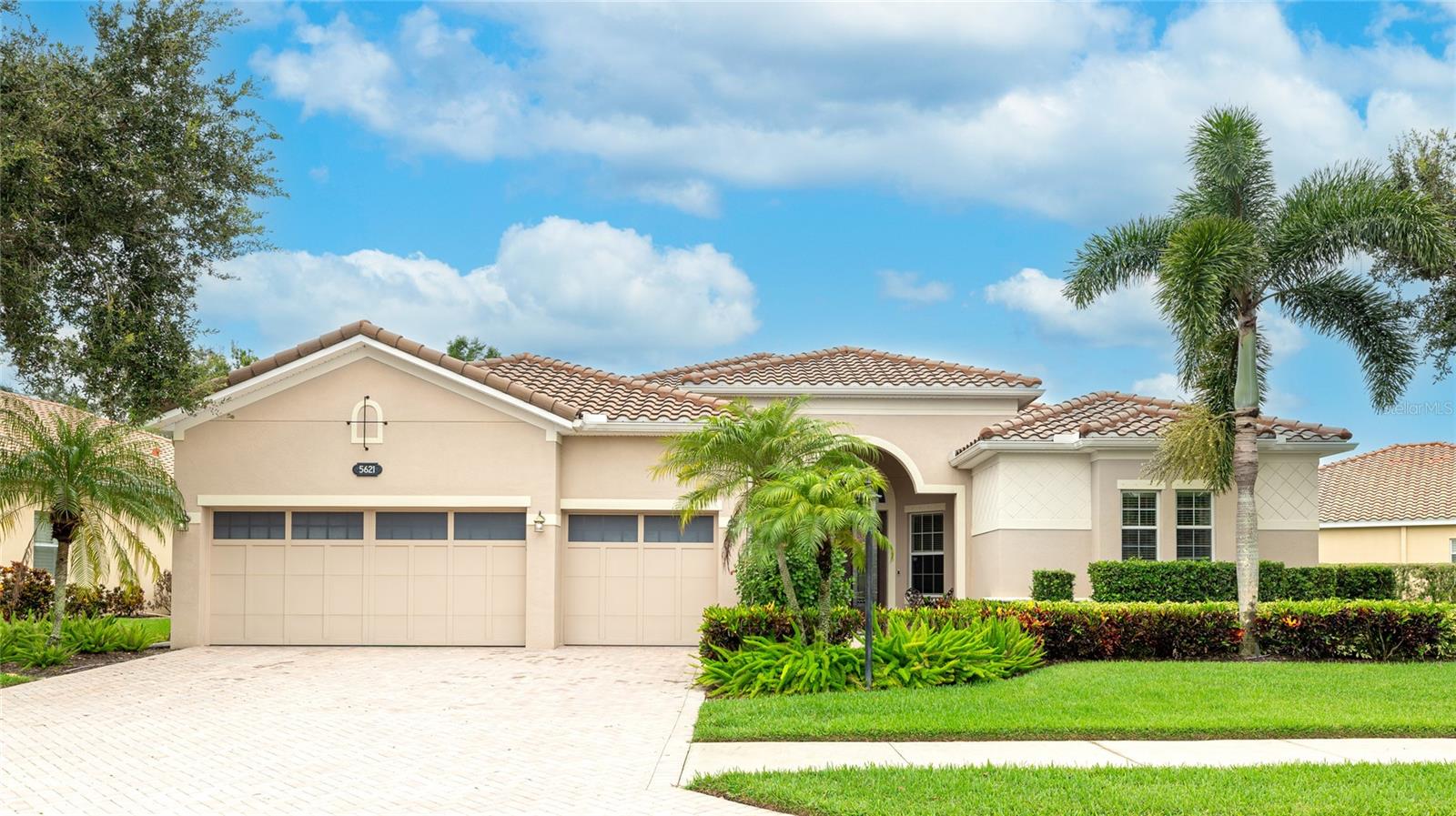 5621 ROCK DOVE DR
