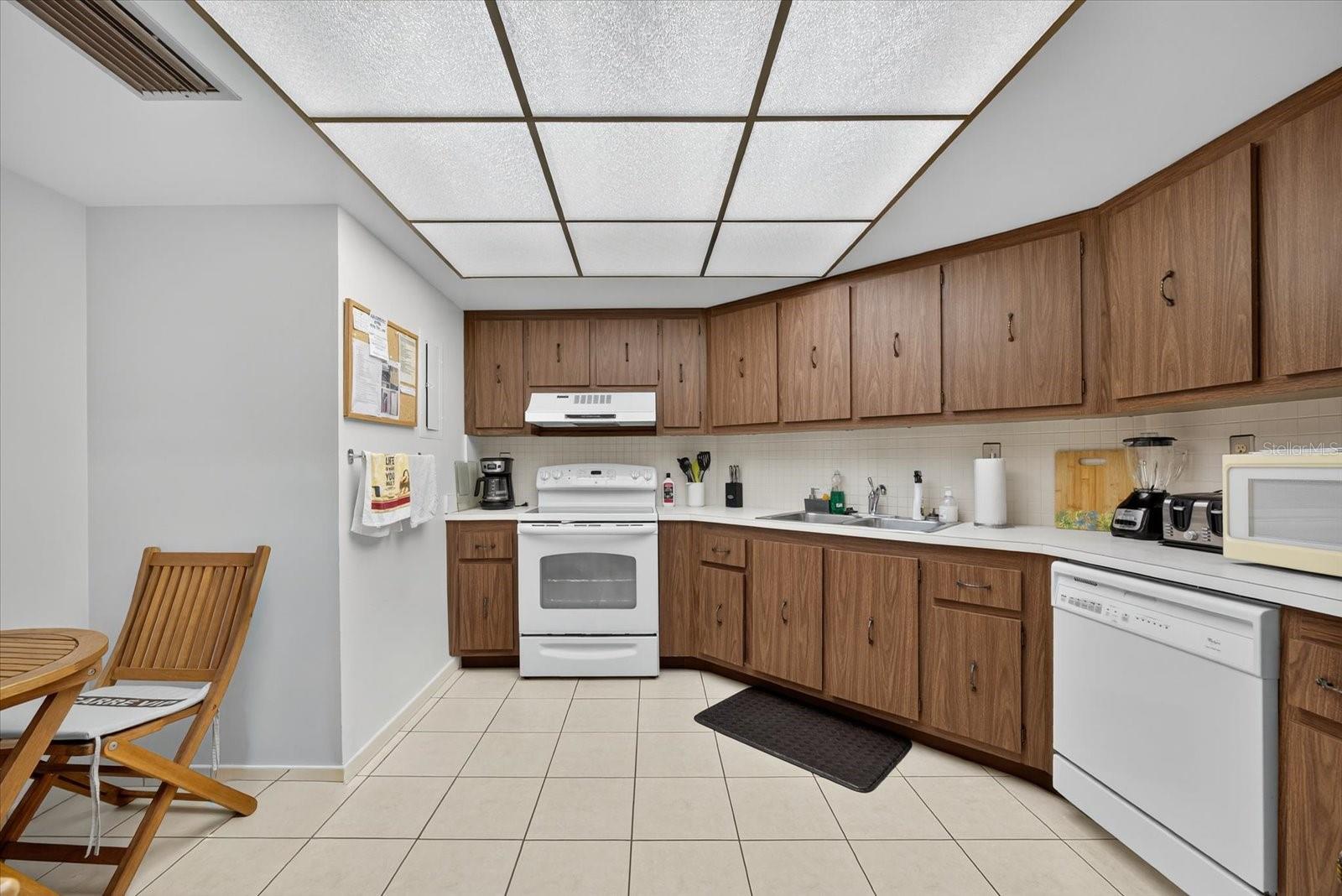 6051 SUN BLVD #403