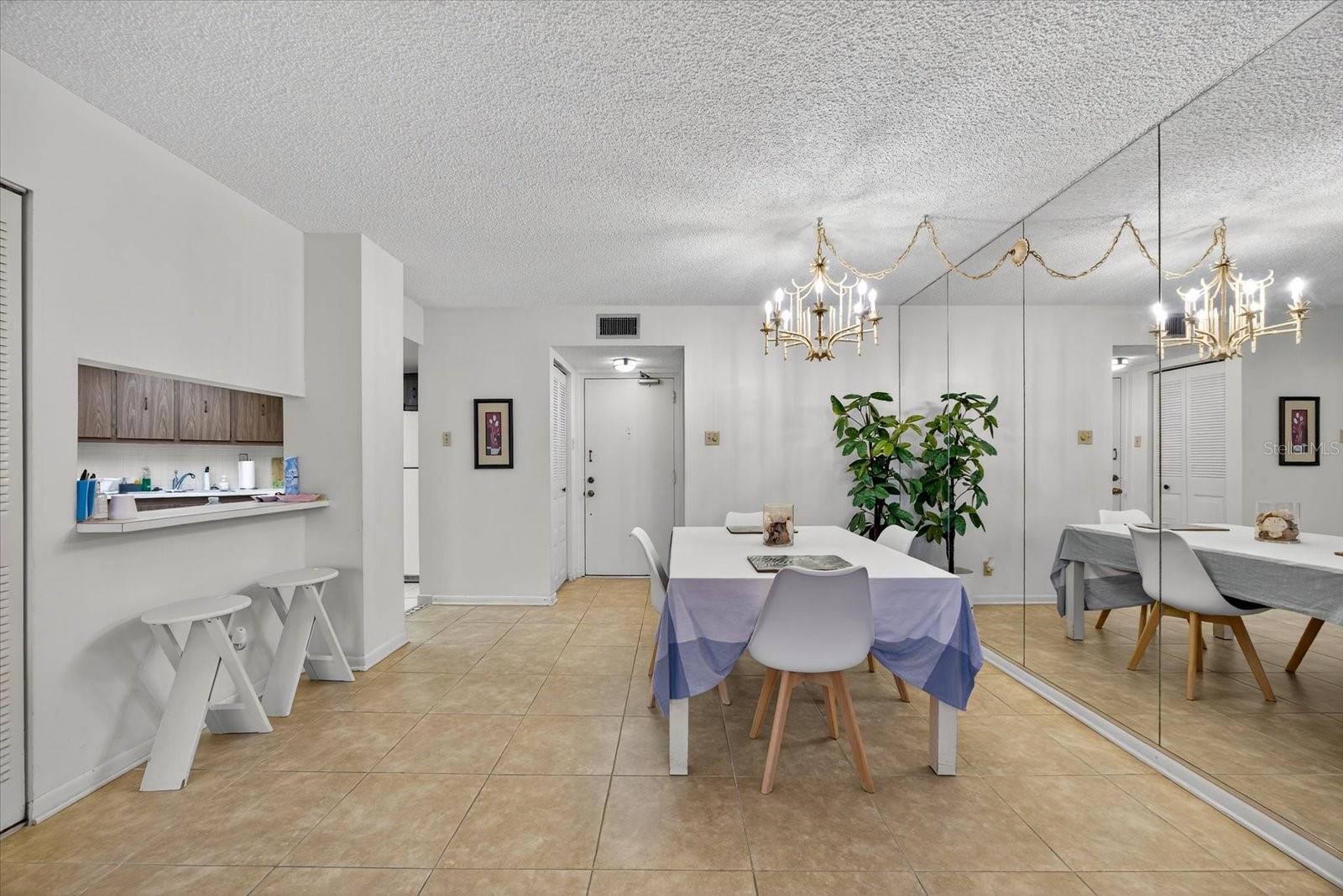 6051 SUN BLVD #403