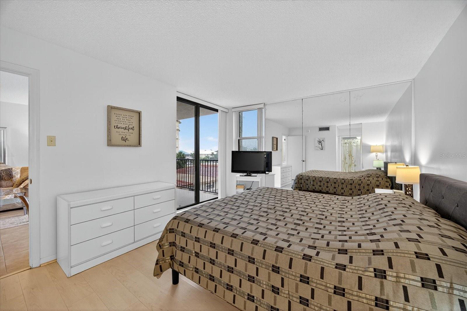 6051 SUN BLVD #403