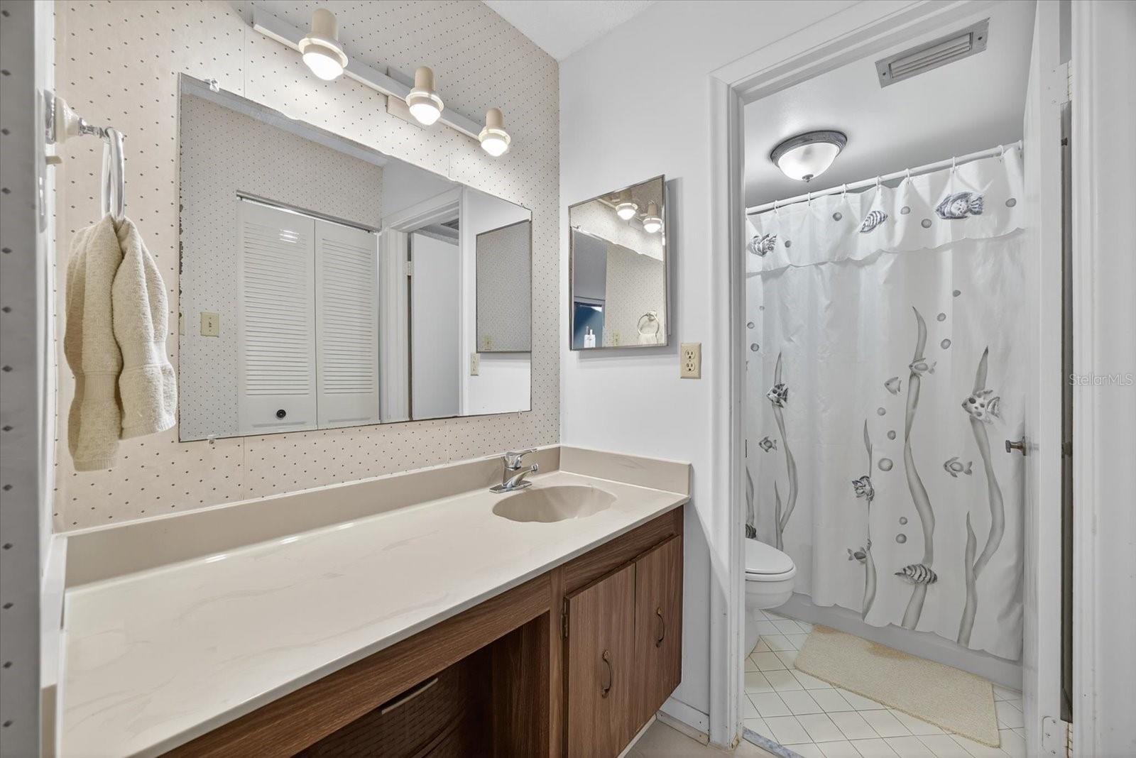 6051 SUN BLVD #403