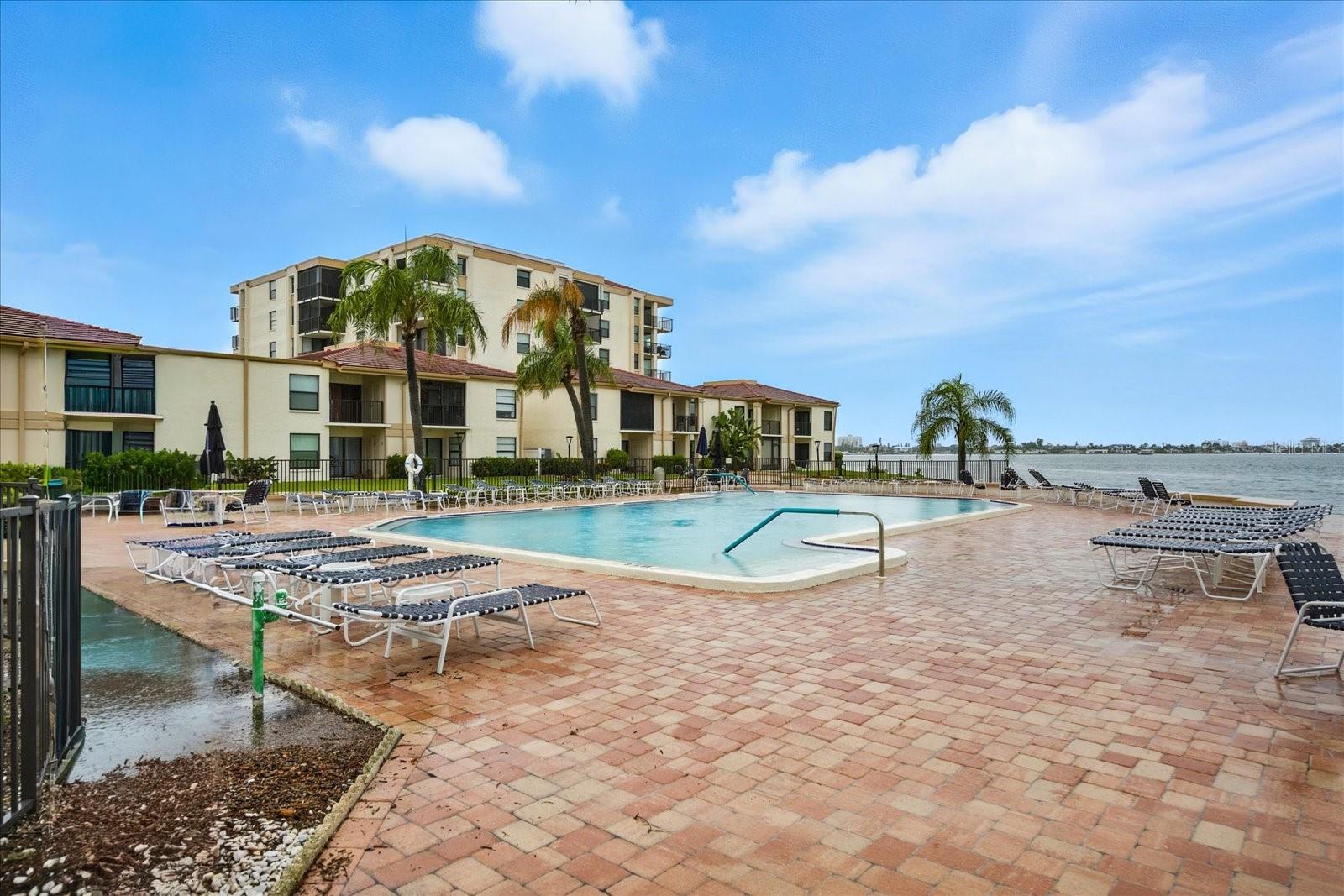 6051 SUN BLVD #403