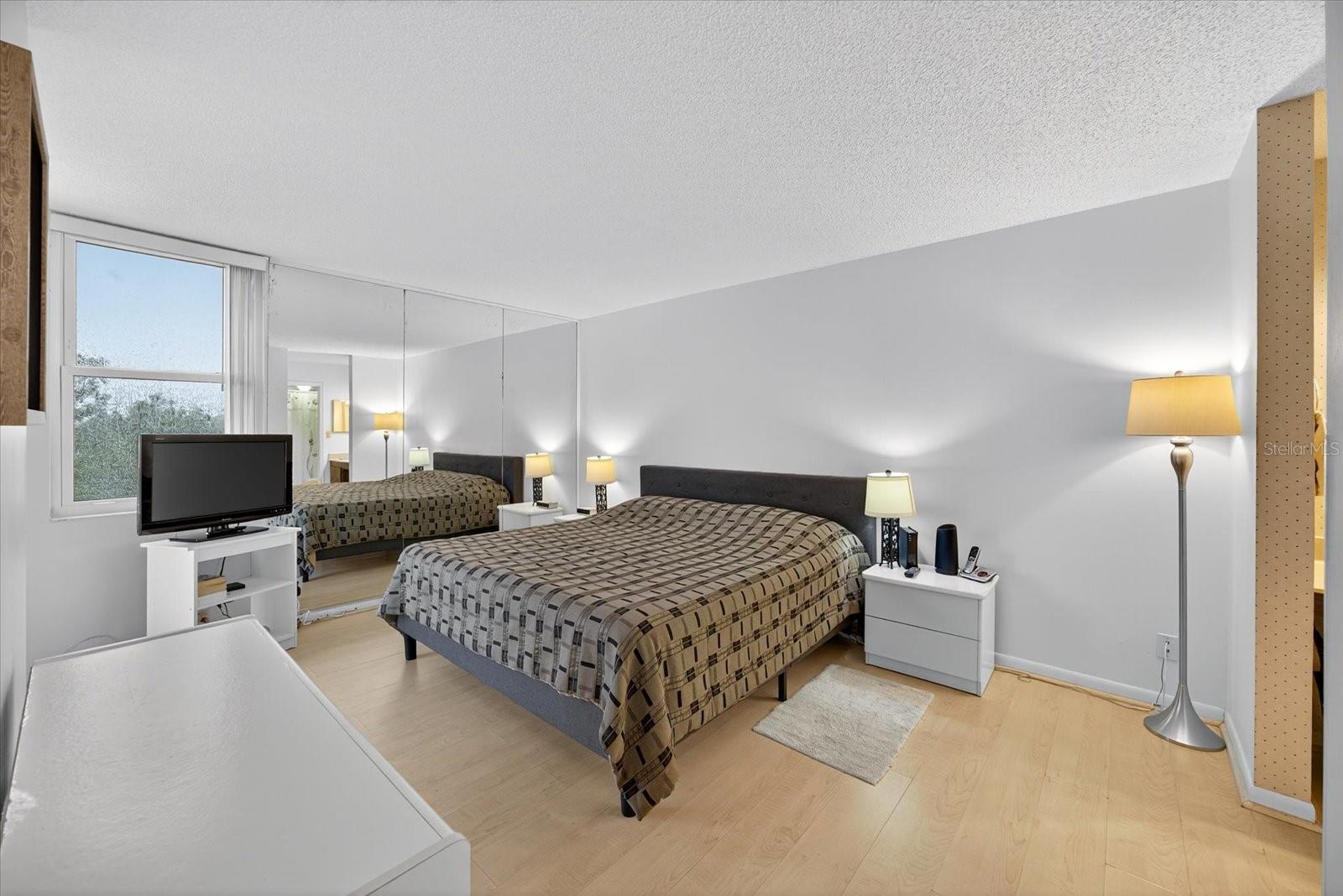 6051 SUN BLVD #403