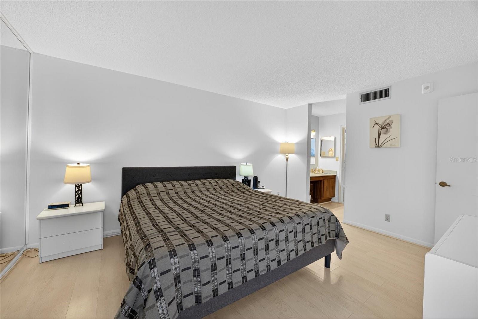 6051 SUN BLVD #403