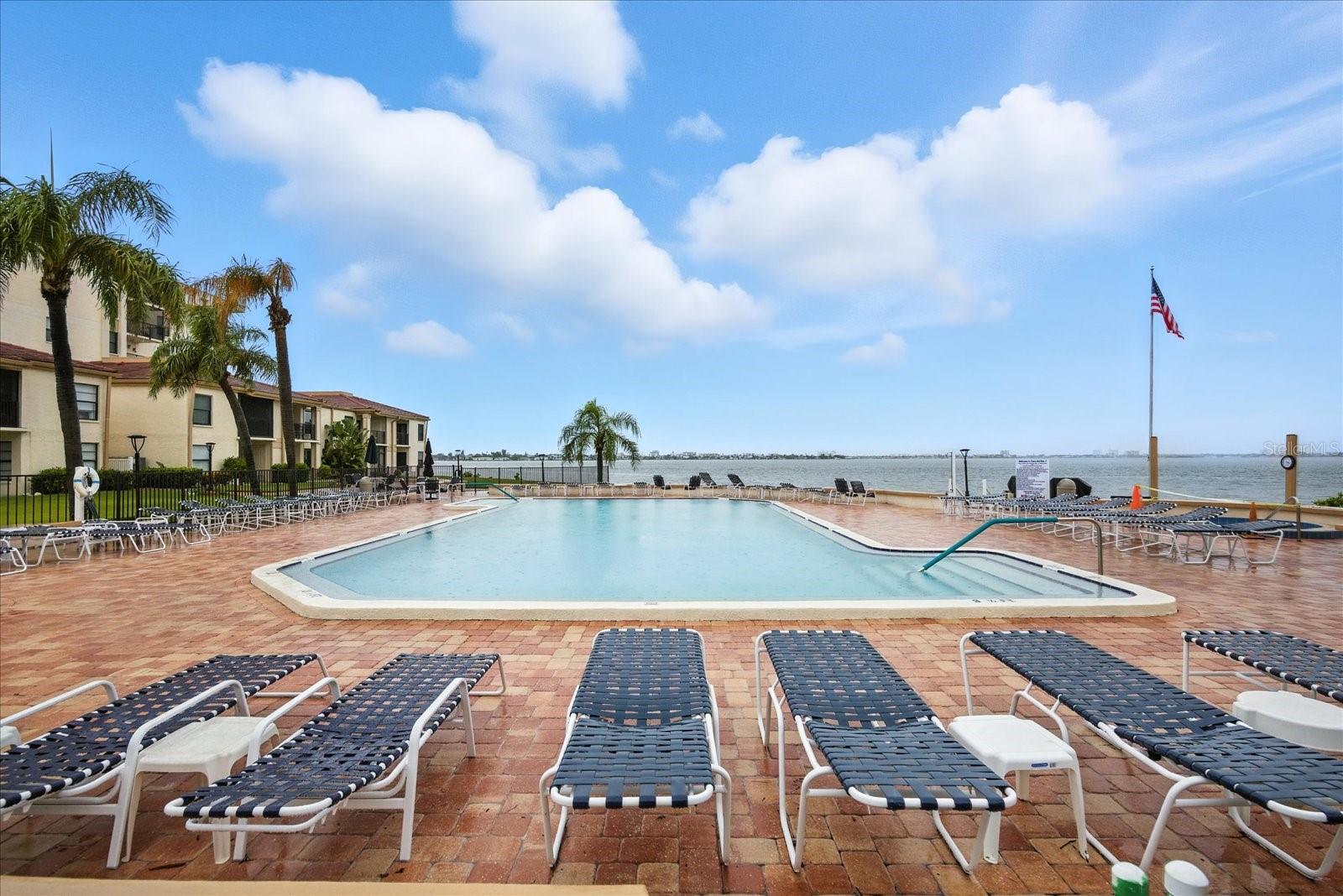 6051 SUN BLVD #403