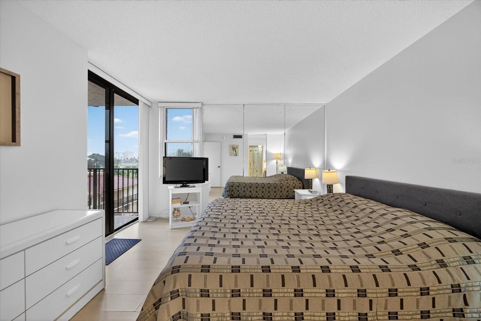 6051 SUN BLVD #403