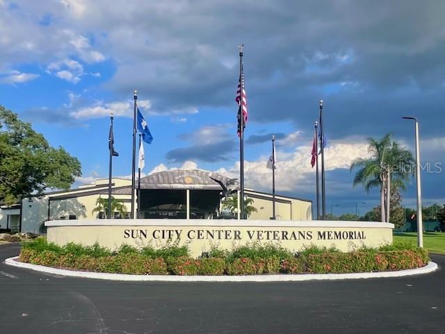 1004 REGAL MANOR WAY