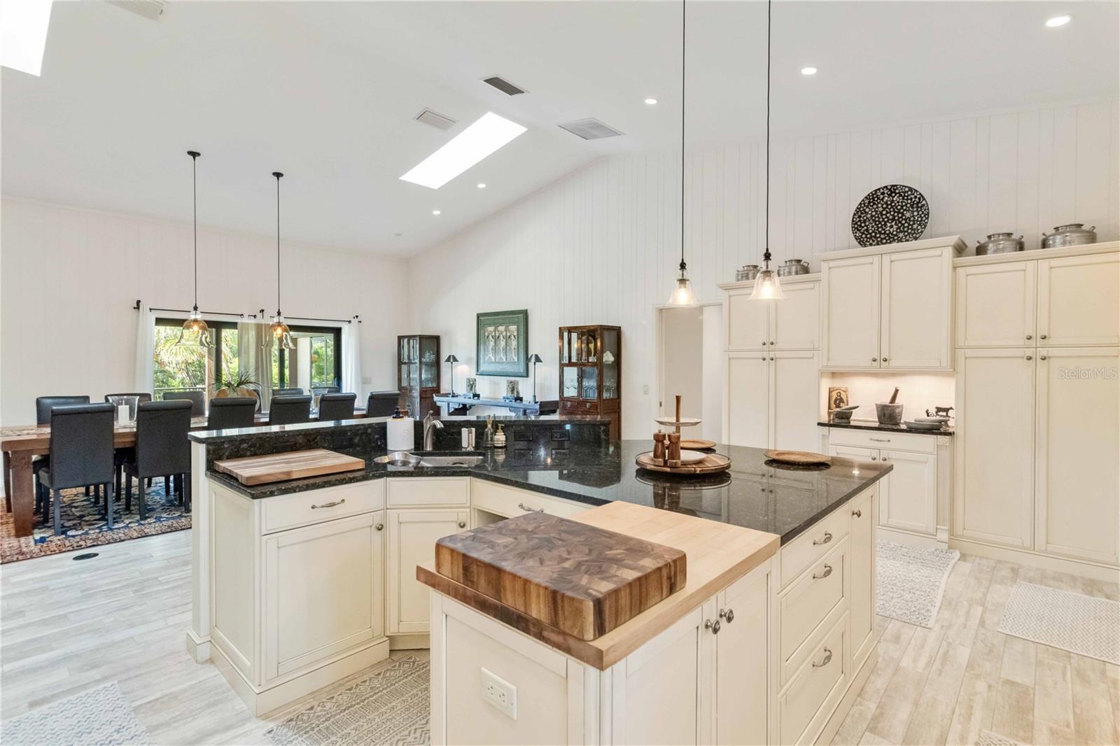 3807 BAYSIDE DR