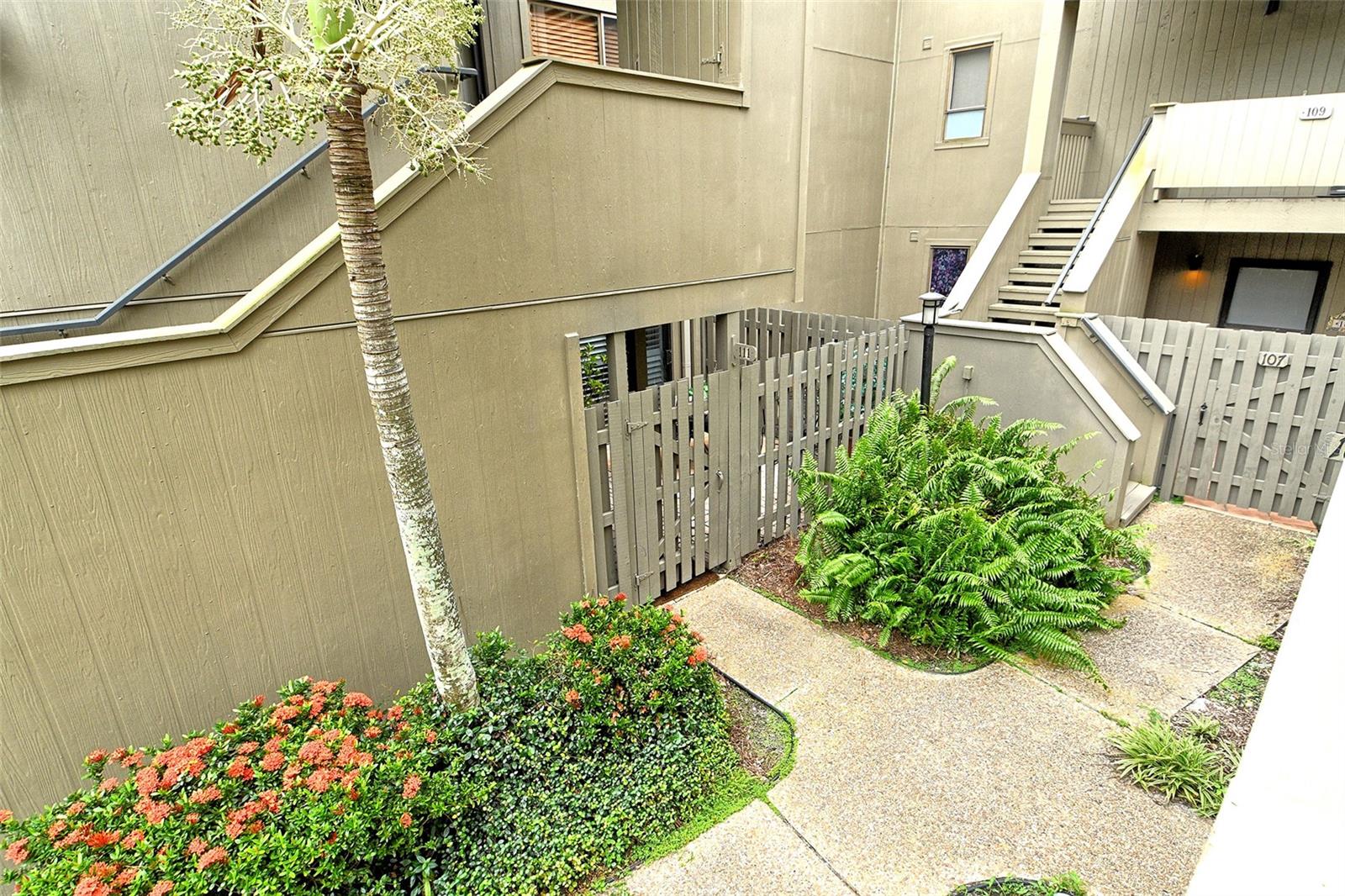 111 WOODLAND PL