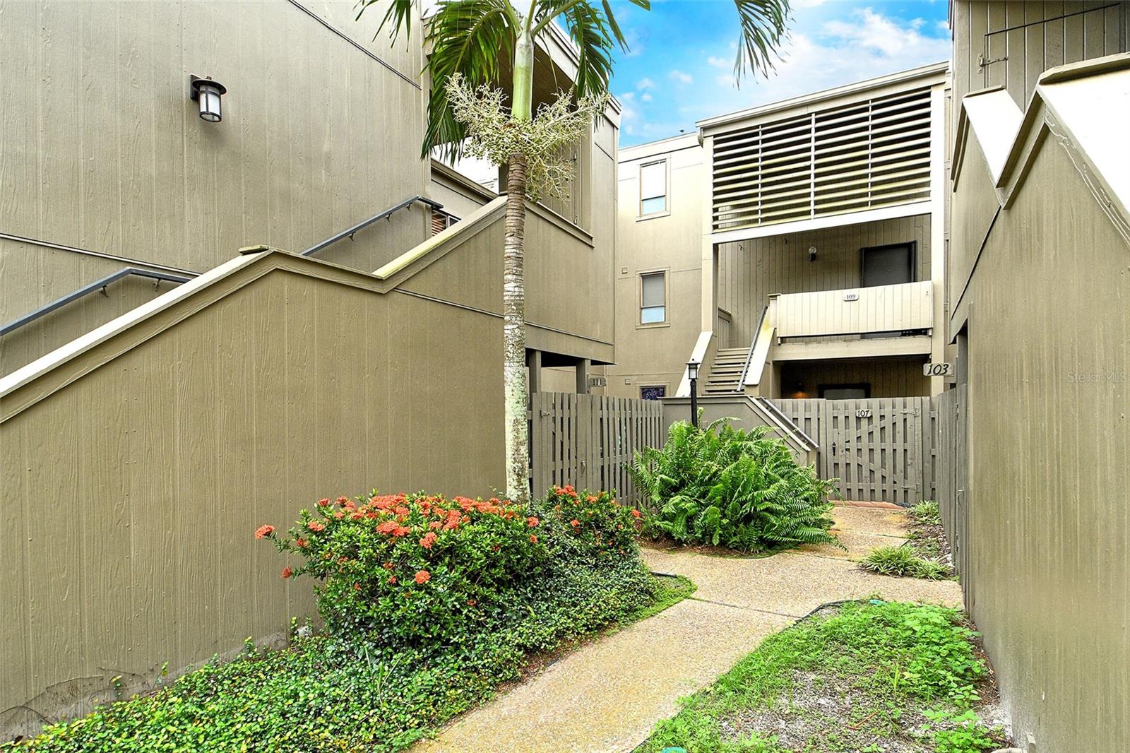 111 WOODLAND PL