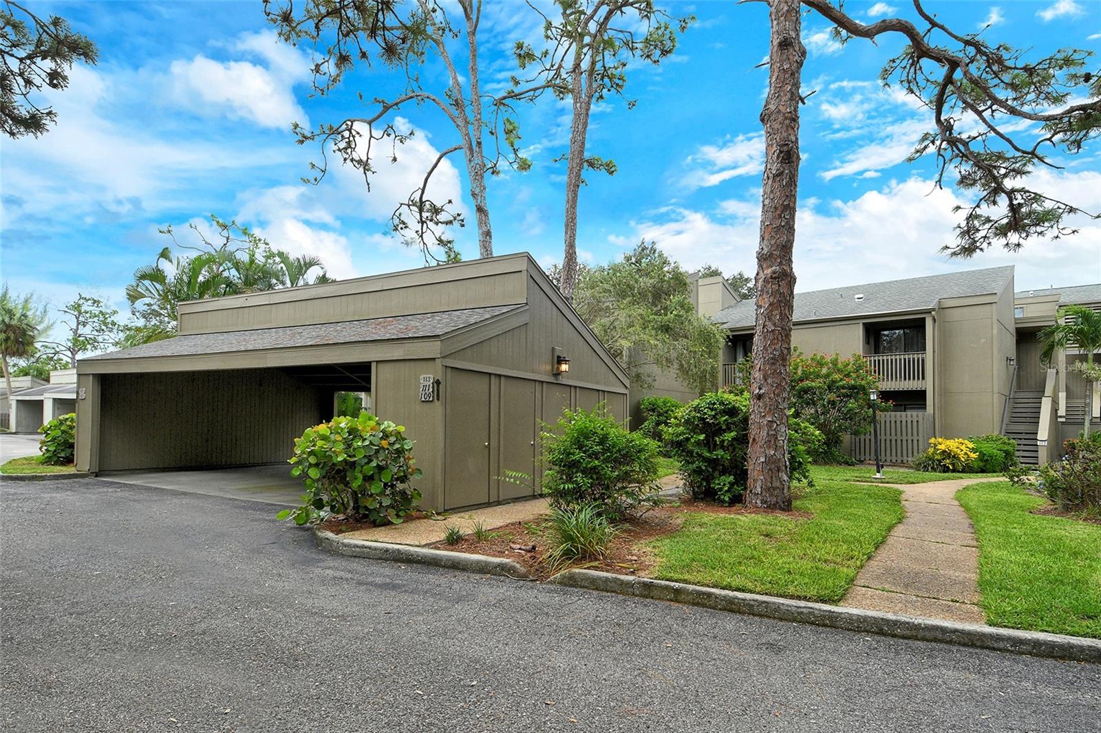 111 WOODLAND PL