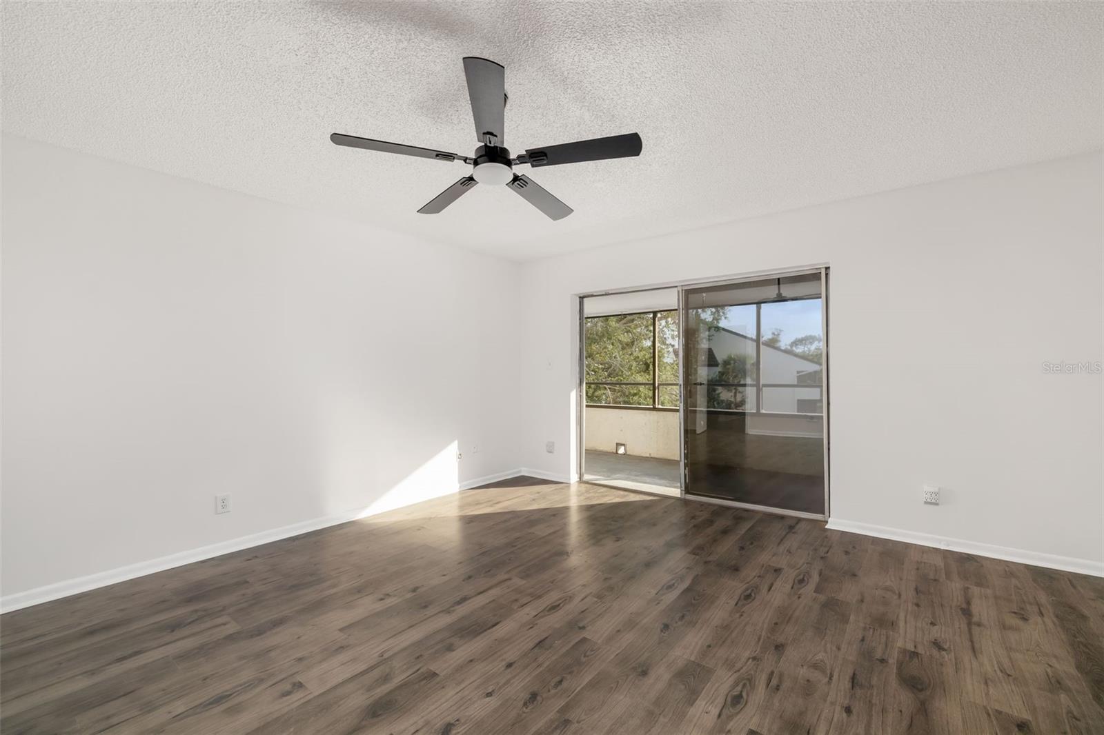 2585 COUNTRYSIDE BLVD #4302