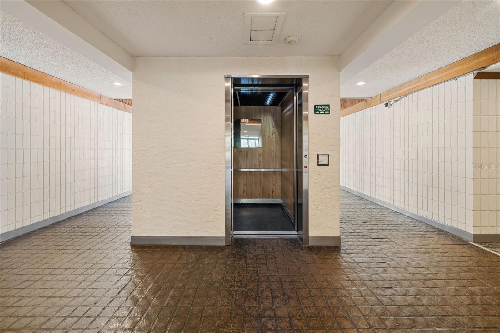 2585 COUNTRYSIDE BLVD #4302