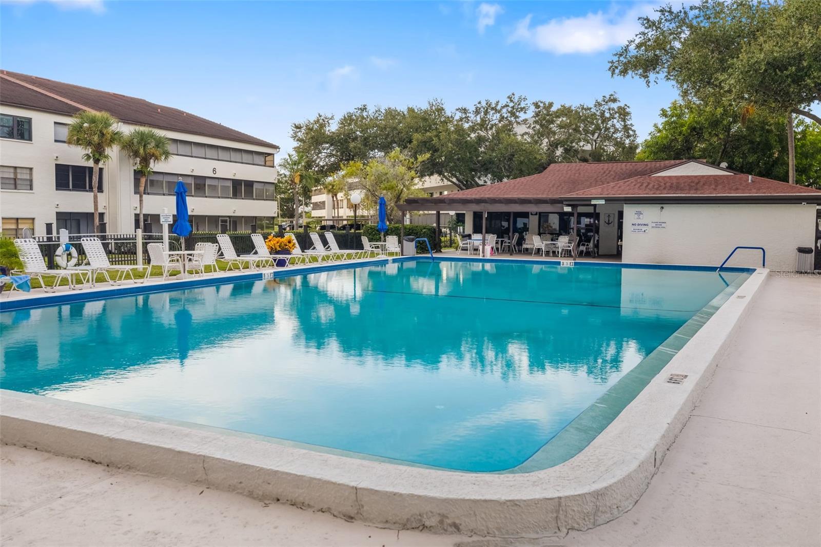 2585 COUNTRYSIDE BLVD #4302