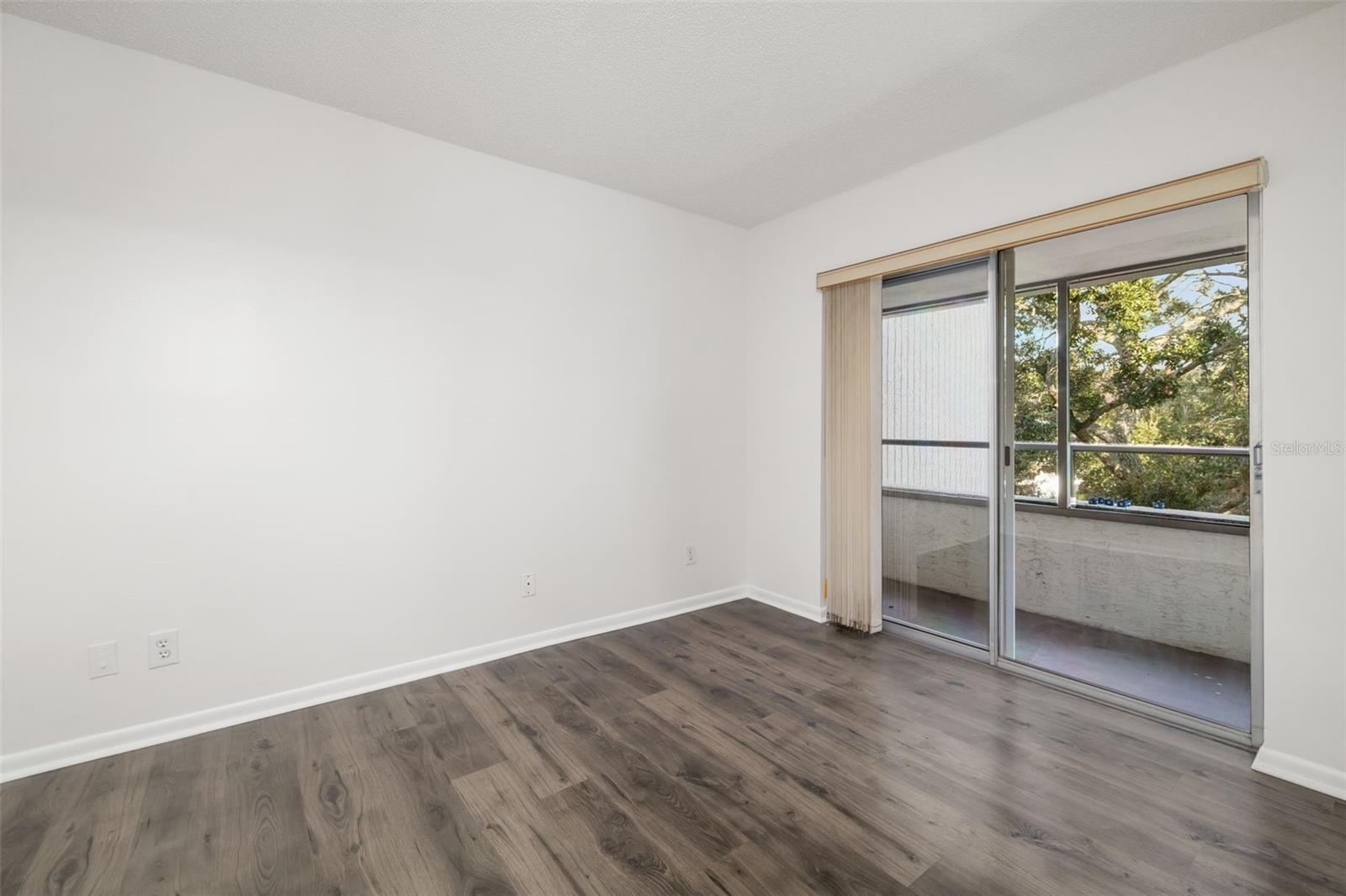 2585 COUNTRYSIDE BLVD #4302