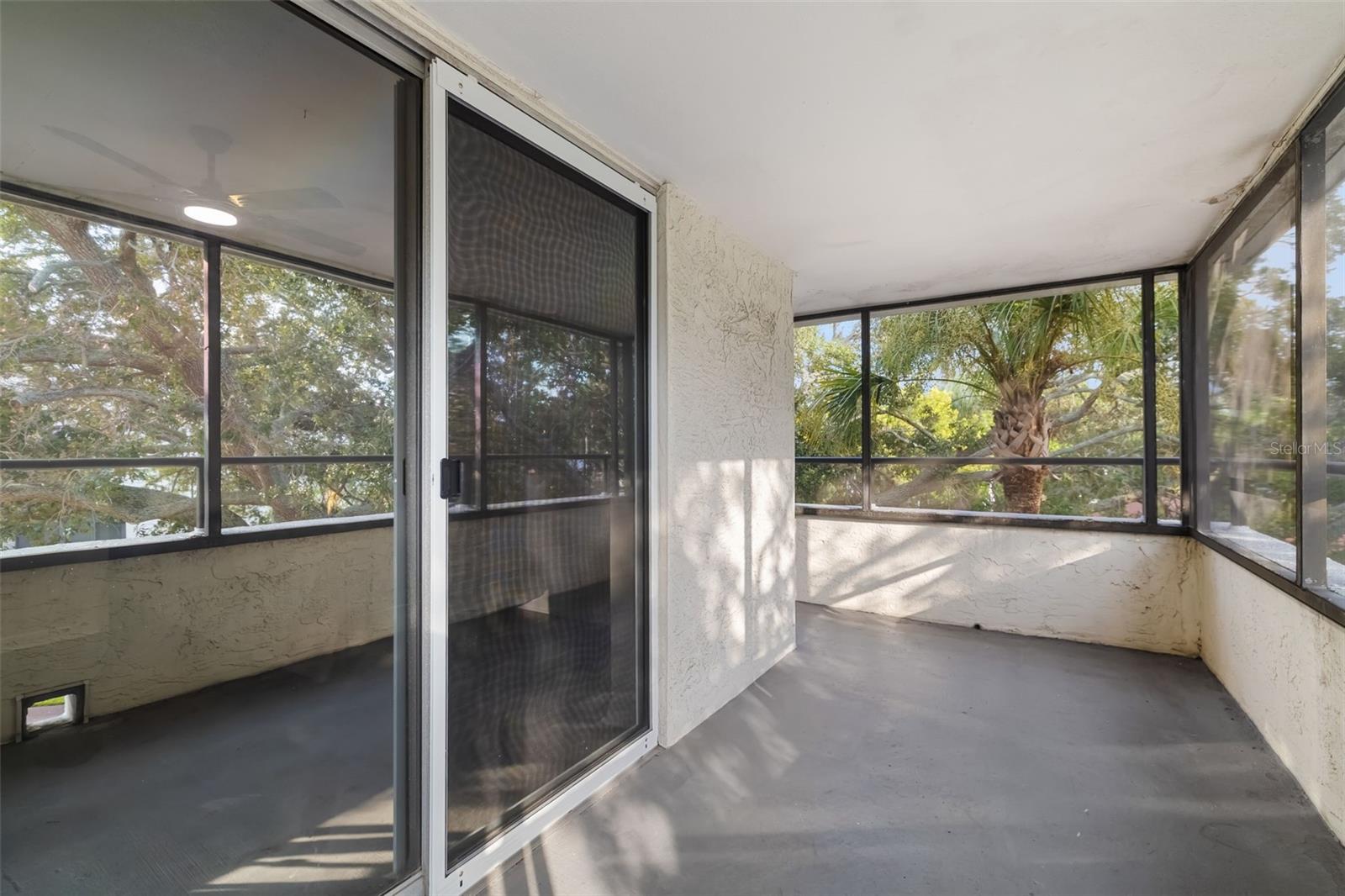 2585 COUNTRYSIDE BLVD #4302